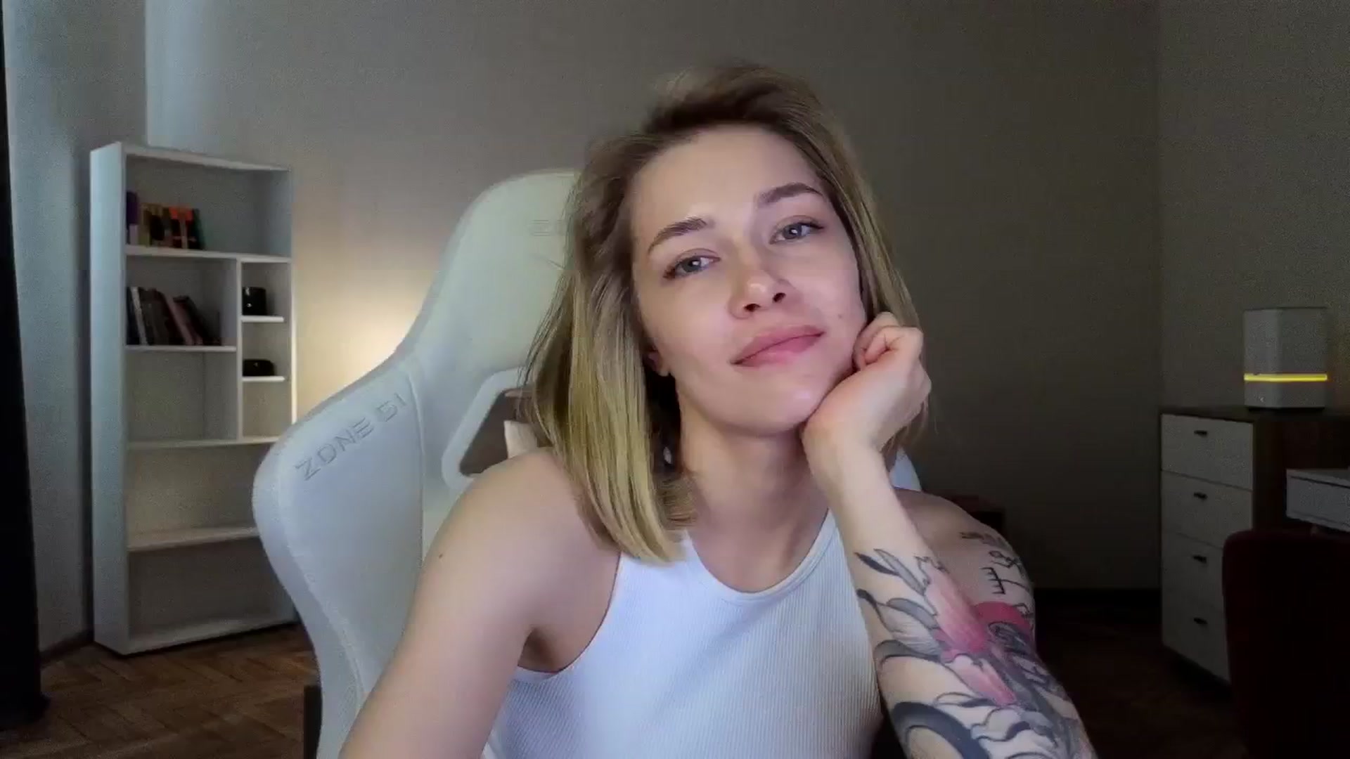 Gallery image thumbnail from KeepSpark's myfreecams stream on, 04/18/2025, 08:59 image 4 of 20