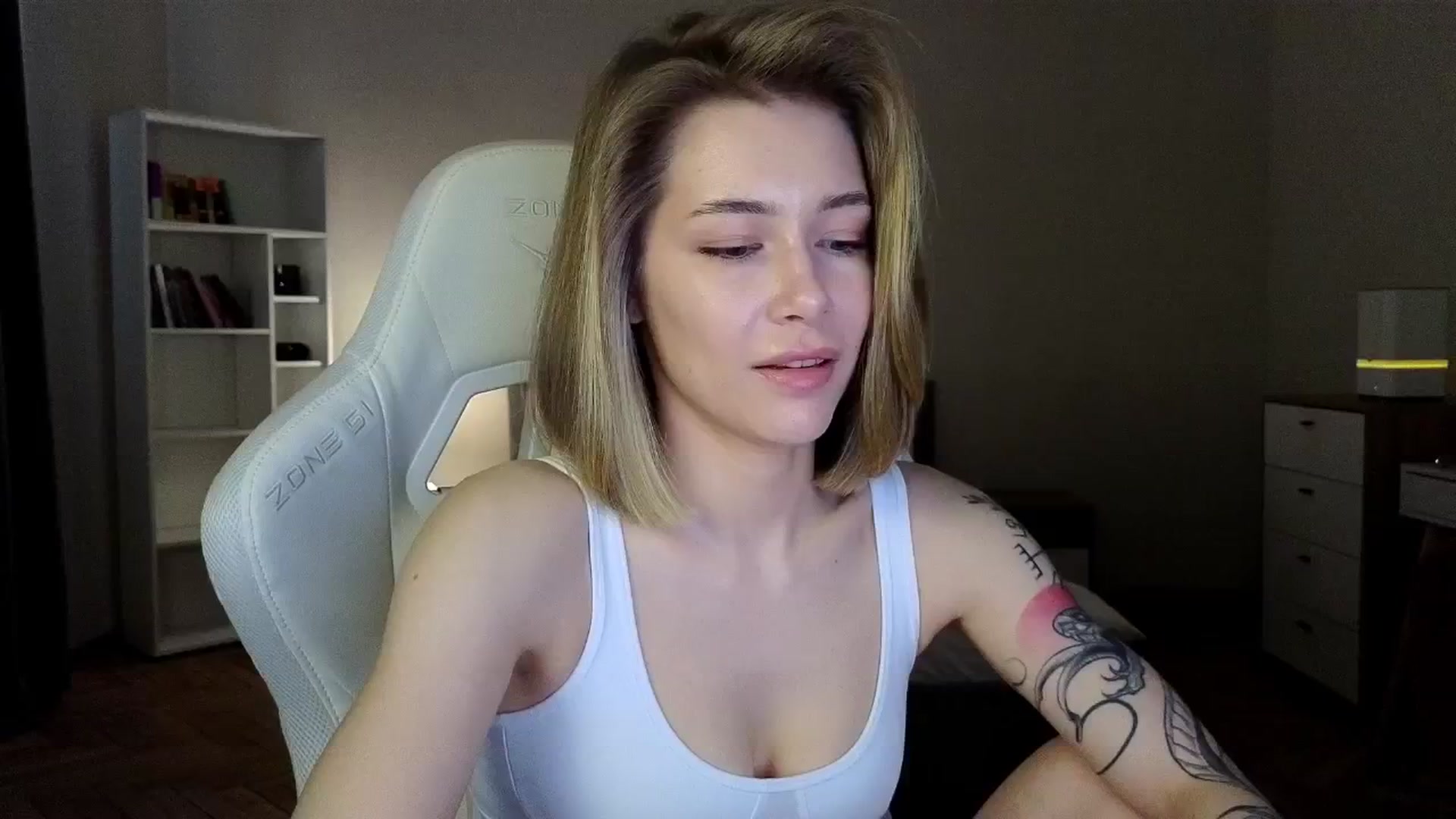 Gallery image thumbnail from KeepSpark's myfreecams stream on, 04/19/2025, 04:18 image 5 of 20
