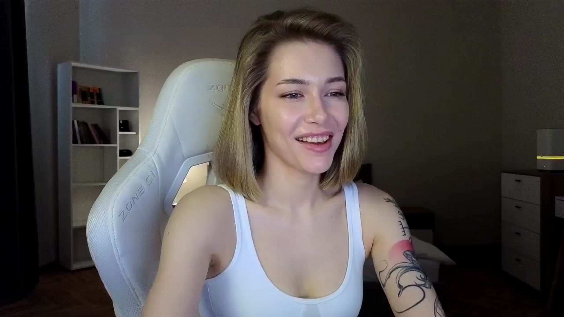 Gallery image thumbnail from KeepSpark's myfreecams stream on, 04/19/2025, 04:18 image 18 of 20