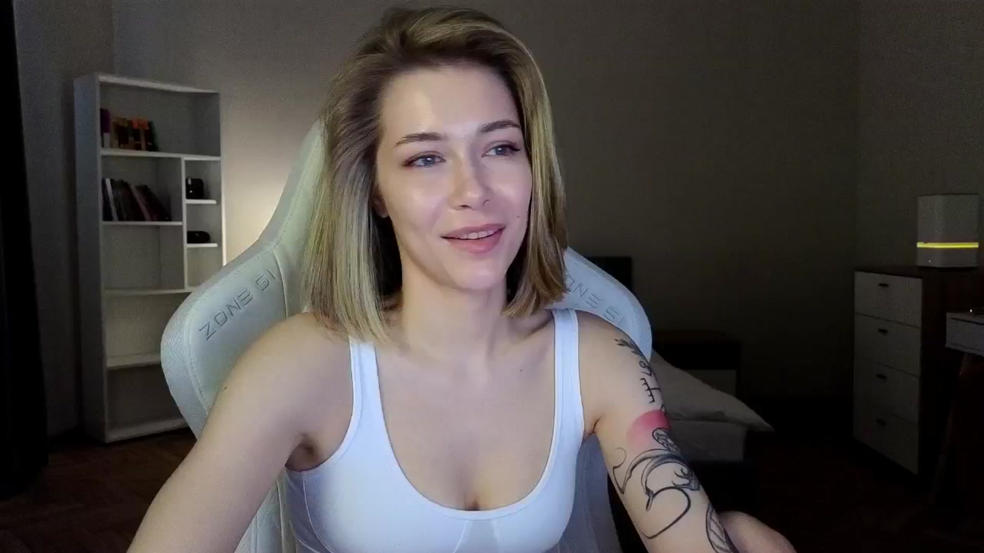 Gallery image thumbnail from KeepSpark's myfreecams stream on, 04/19/2025, 04:18 image 6 of 20