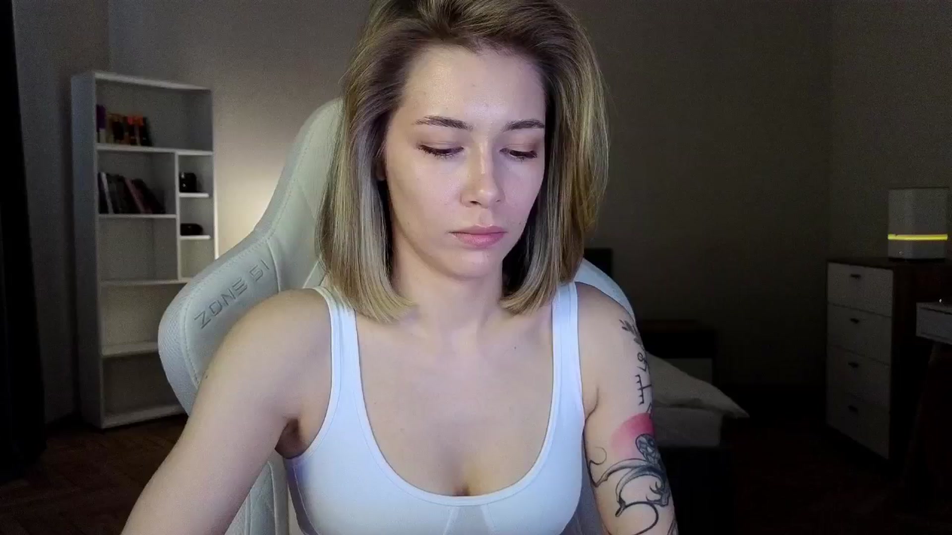 Gallery image thumbnail from KeepSpark's myfreecams stream on, 04/19/2025, 04:18 image 7 of 20