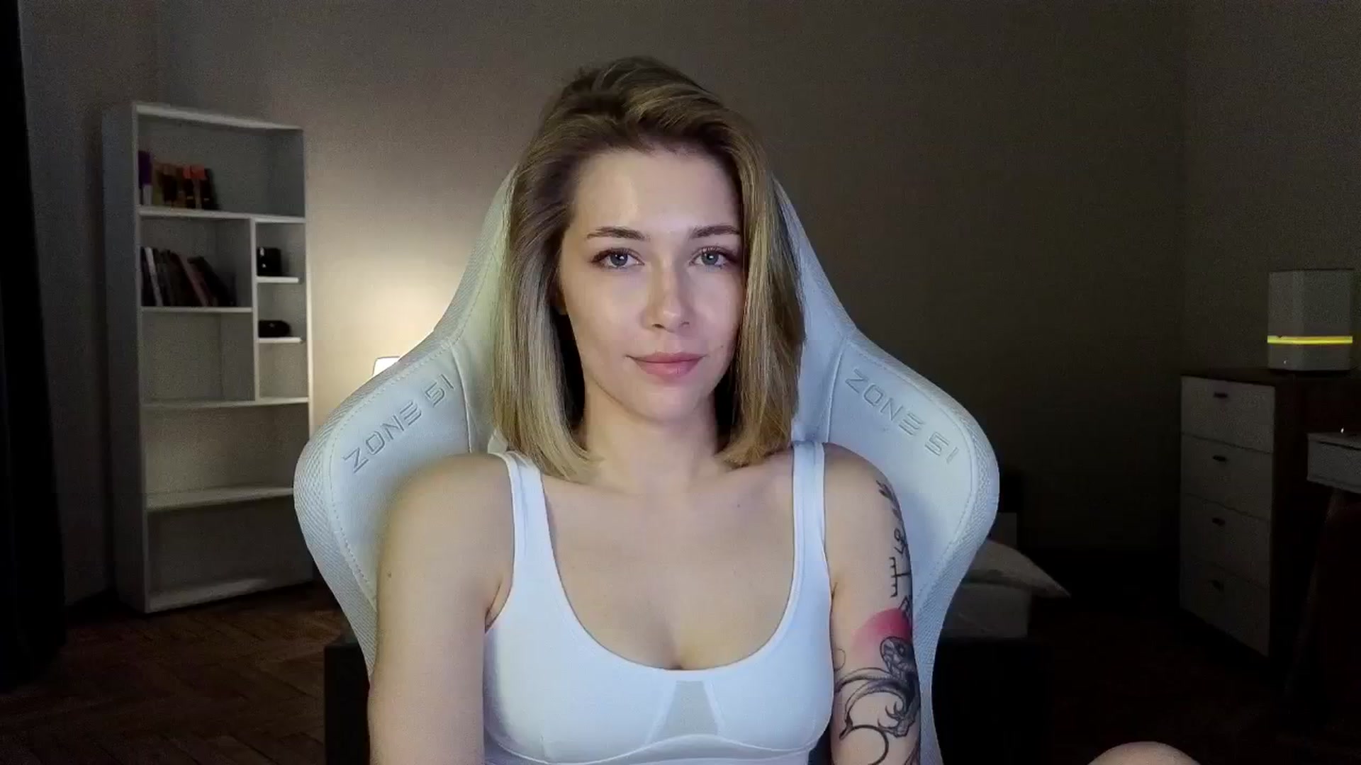Gallery image thumbnail from KeepSpark's myfreecams stream on, 04/19/2025, 04:18 image 1 of 20