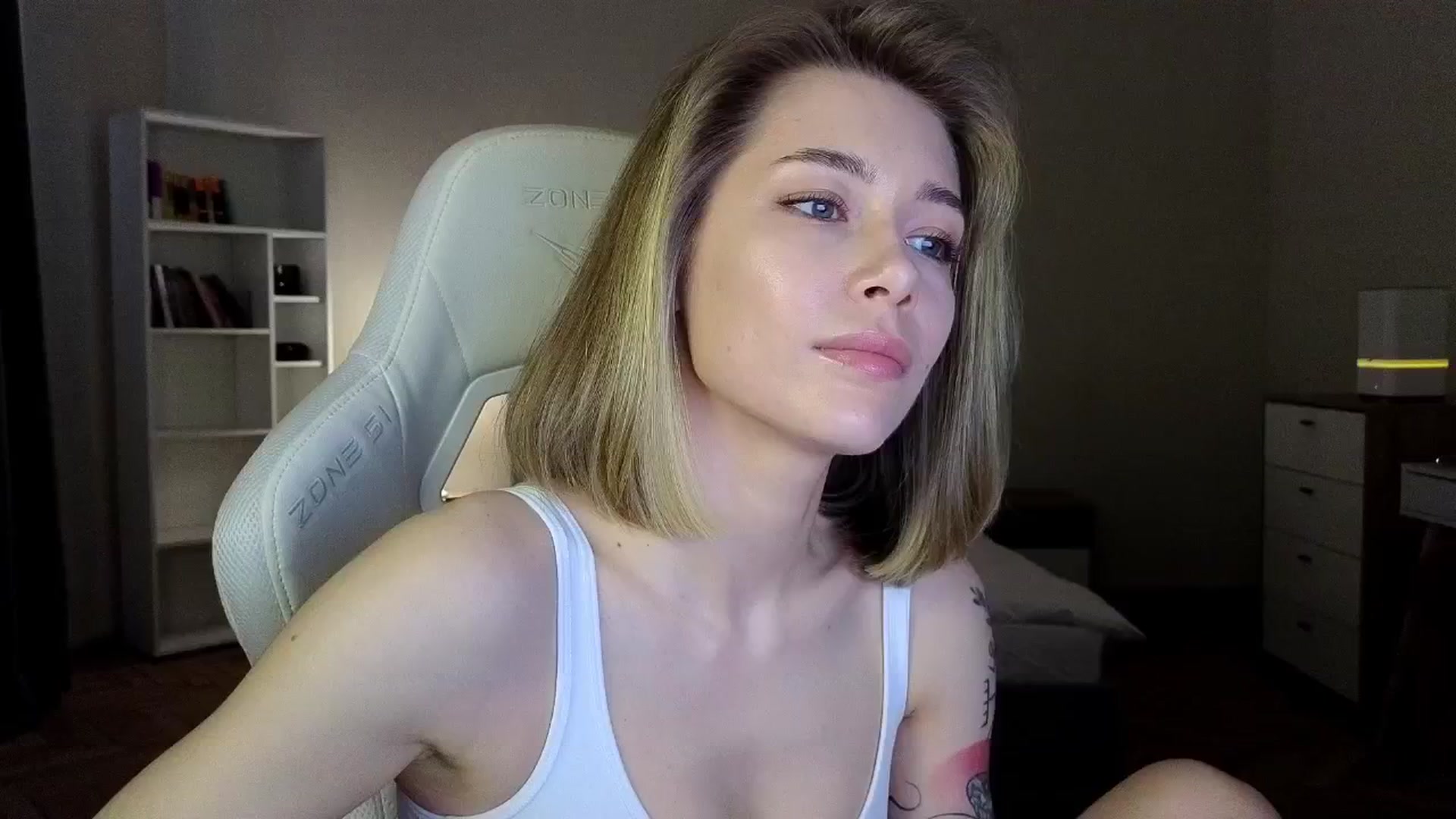 Gallery image thumbnail from KeepSpark's myfreecams stream on, 04/19/2025, 04:18 image 3 of 20