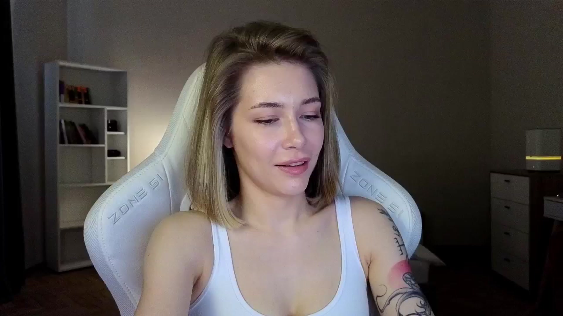 Gallery image thumbnail from KeepSpark's myfreecams stream on, 04/19/2025, 04:18 image 9 of 20