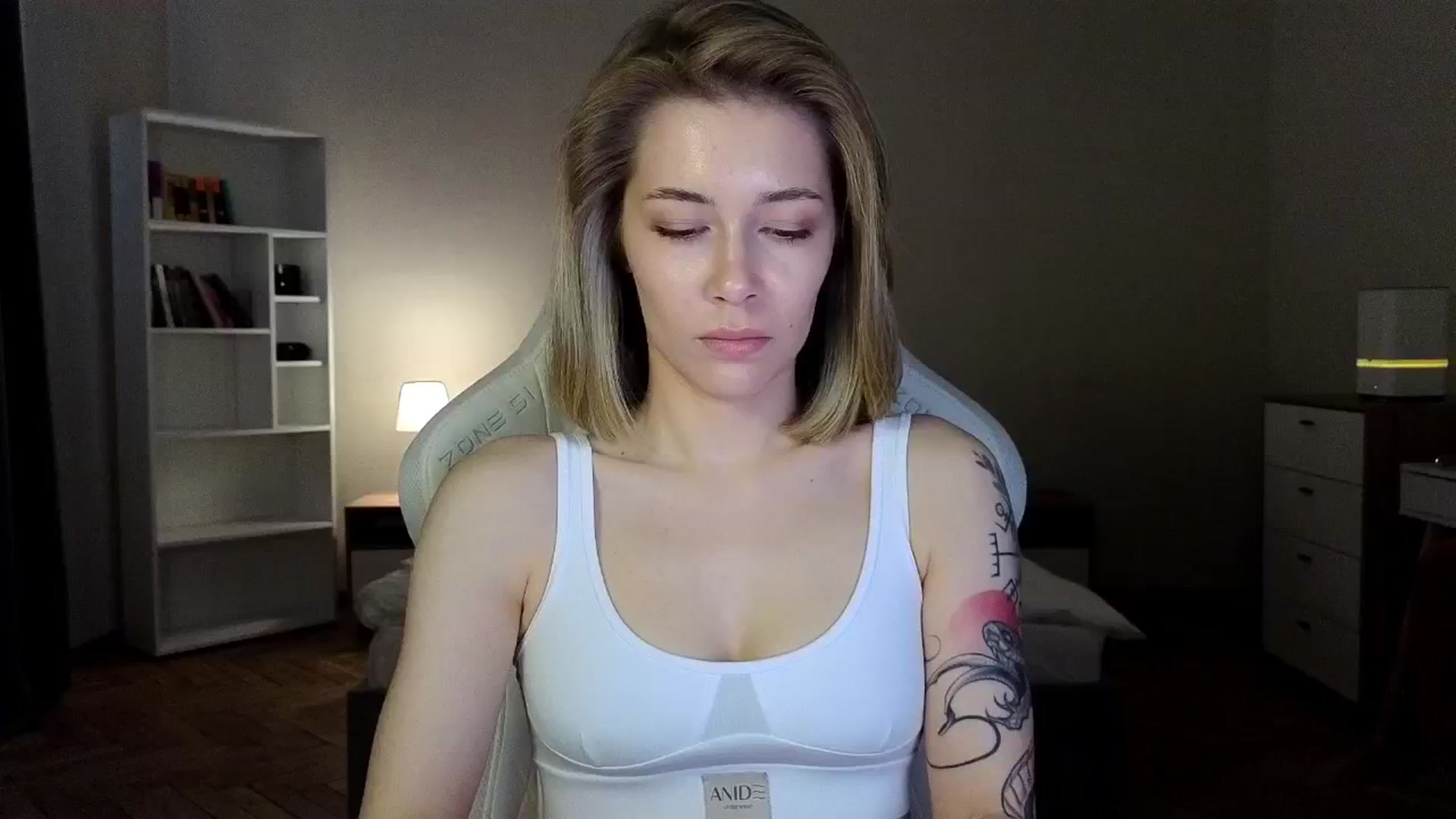 Gallery image thumbnail from KeepSpark's myfreecams stream on, 04/19/2025, 04:18 image 4 of 20