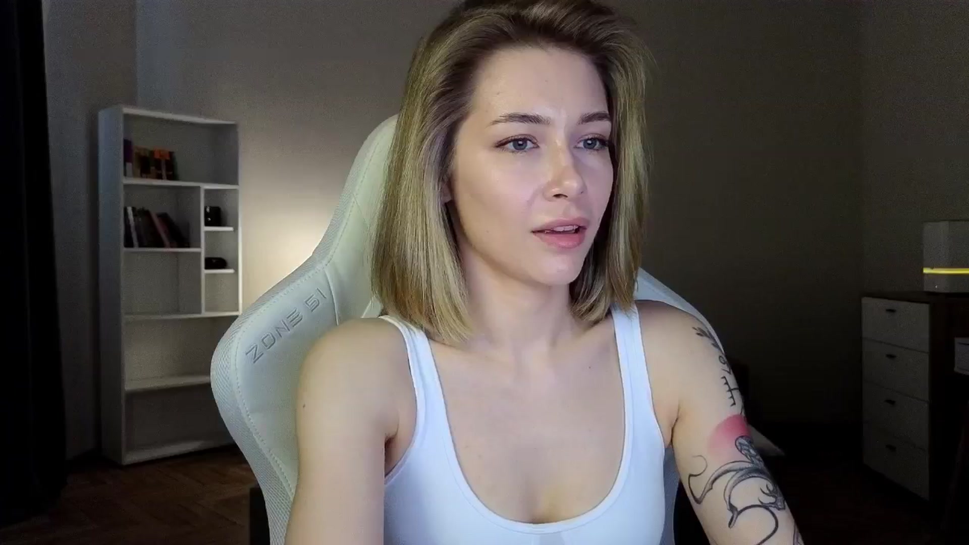 Gallery image thumbnail from KeepSpark's myfreecams stream on, 04/19/2025, 04:18 image 14 of 20
