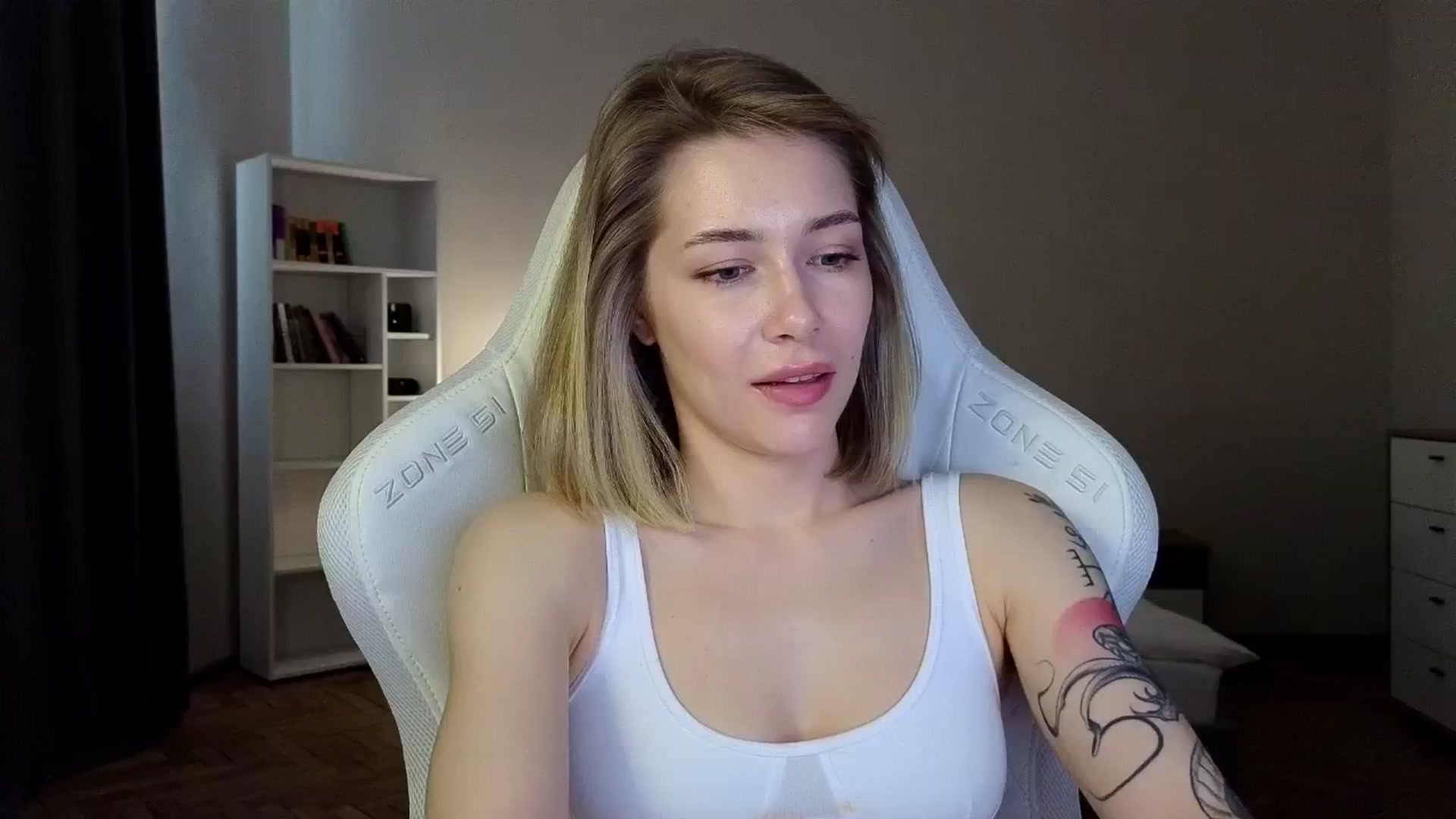 Gallery image thumbnail from KeepSpark's myfreecams stream on, 04/19/2025, 07:01 image 8 of 20