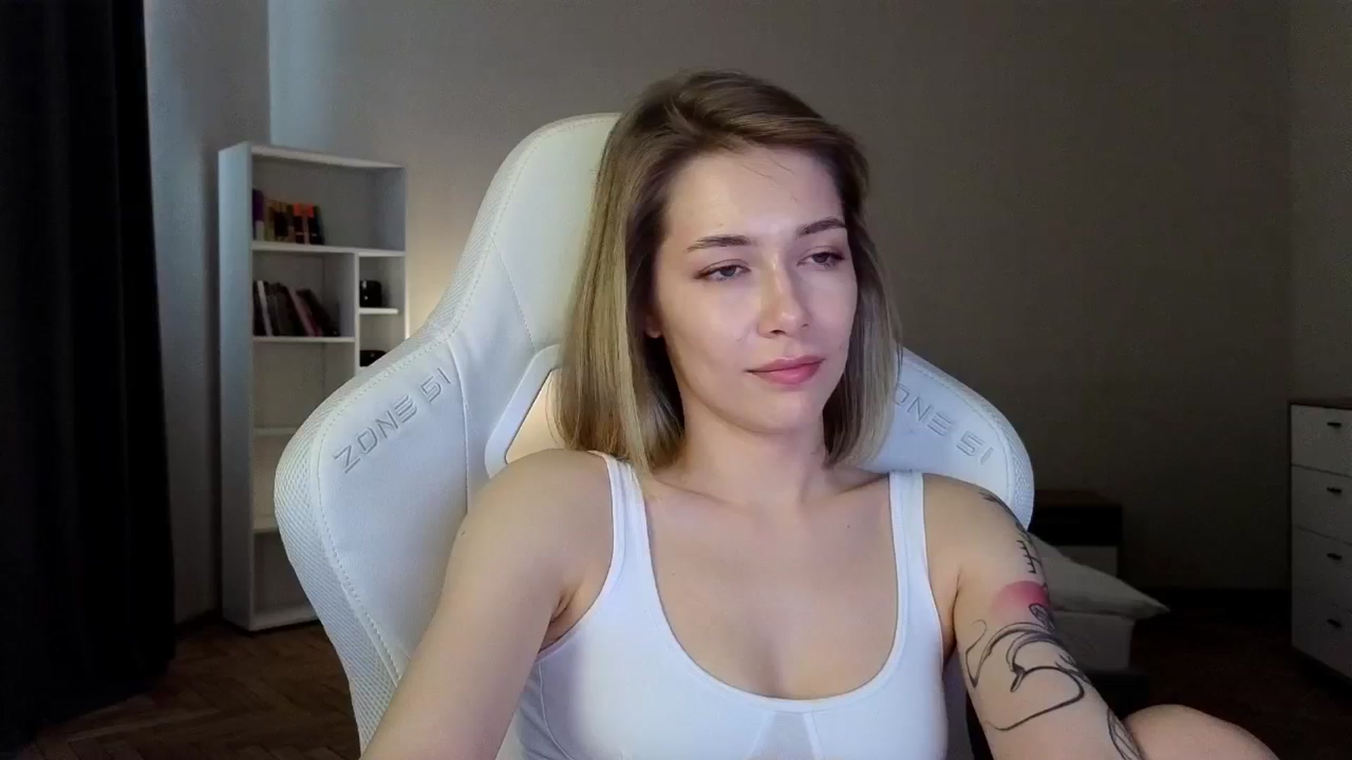 Gallery image thumbnail from KeepSpark's myfreecams stream on, 04/19/2025, 07:01 image 17 of 20