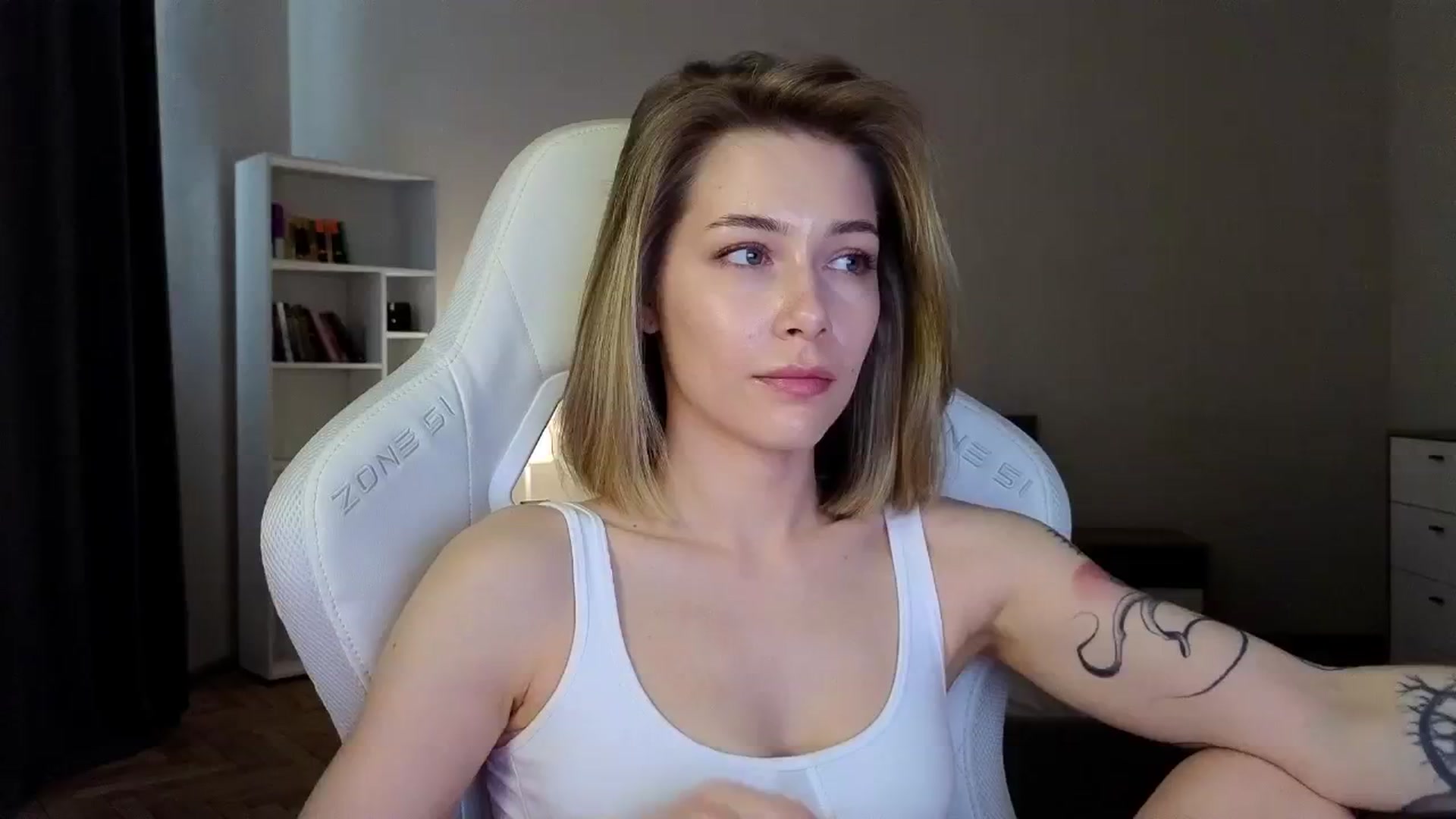 Gallery image thumbnail from KeepSpark's myfreecams stream on, 04/19/2025, 07:01 image 18 of 20