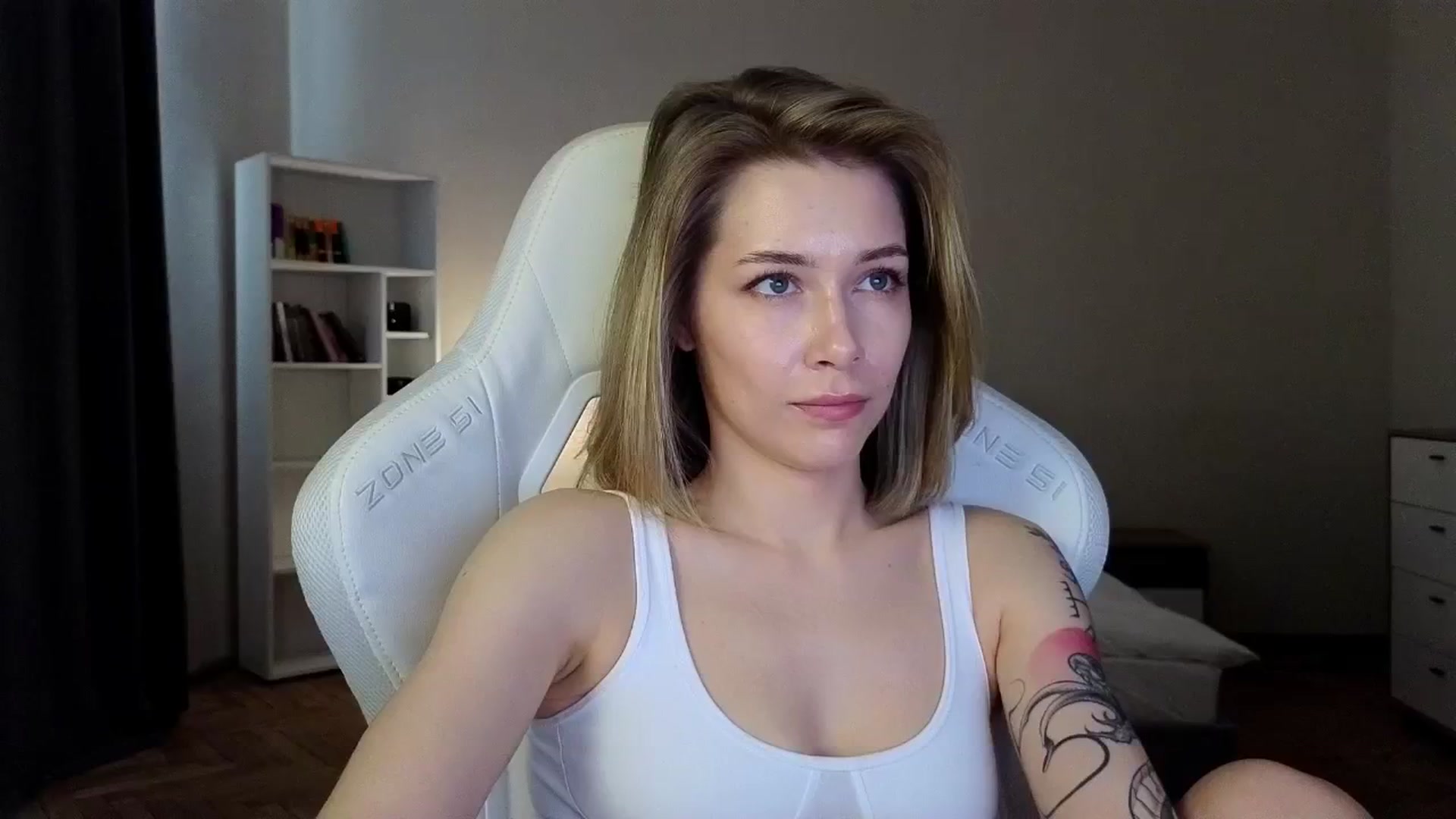 Gallery image thumbnail from KeepSpark's myfreecams stream on, 04/19/2025, 07:01 image 19 of 20