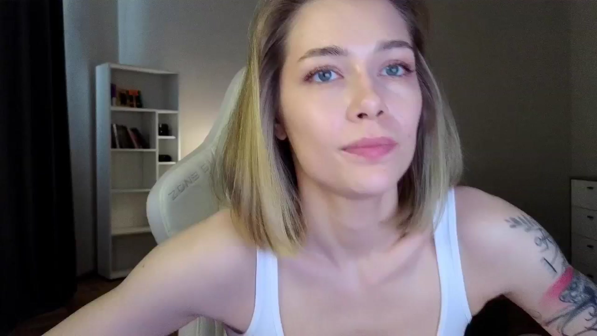Gallery image thumbnail from KeepSpark's myfreecams stream on, 04/19/2025, 07:01 image 13 of 20