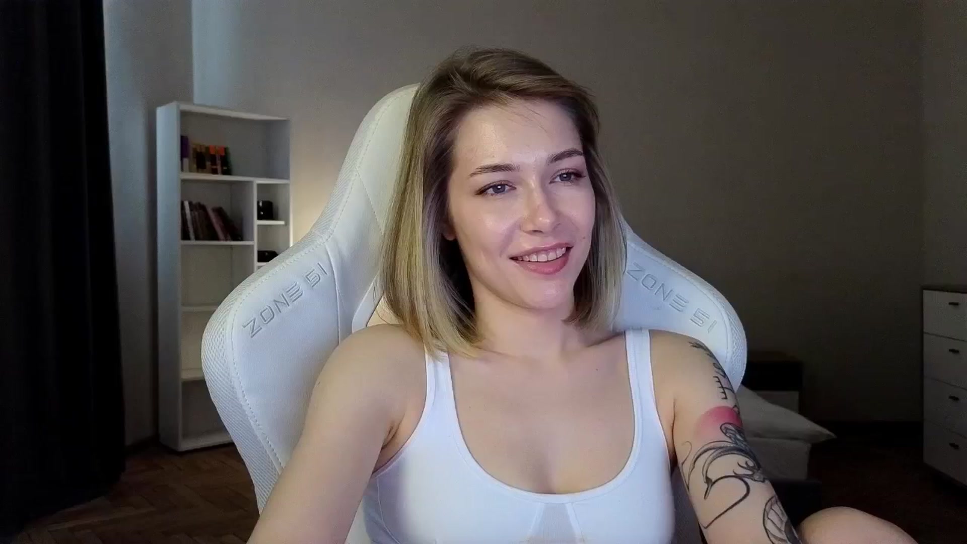 Gallery image thumbnail from KeepSpark's myfreecams stream on, 04/19/2025, 07:01 image 15 of 20