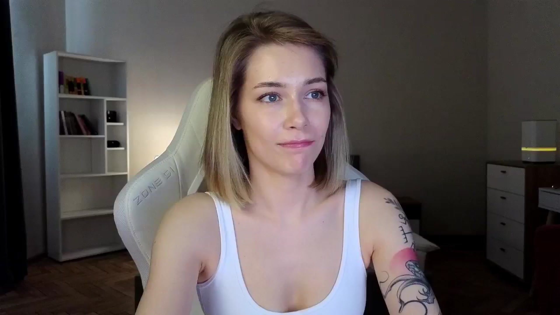 Gallery image thumbnail from KeepSpark's myfreecams stream on, 04/19/2025, 07:01 image 1 of 20