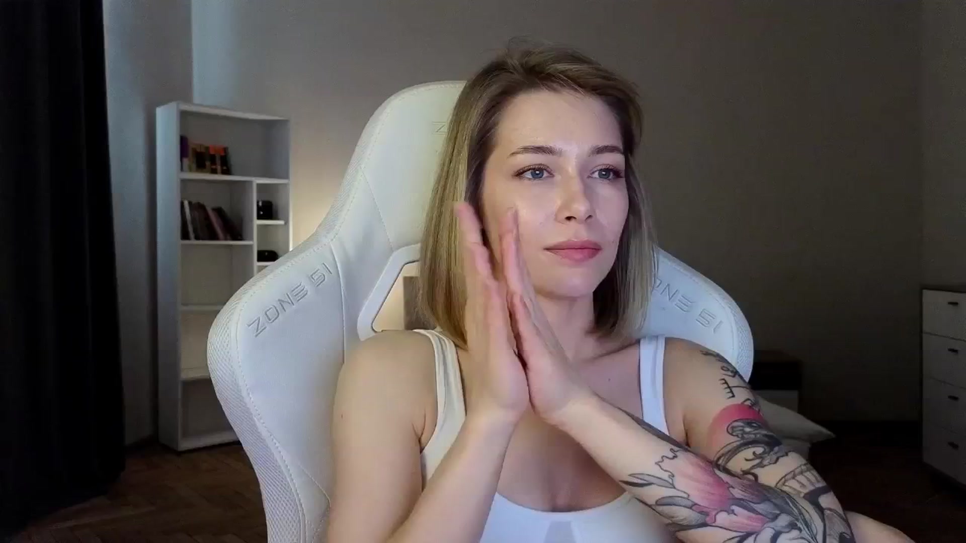 Gallery image thumbnail from KeepSpark's myfreecams stream on, 04/19/2025, 07:01 image 16 of 20
