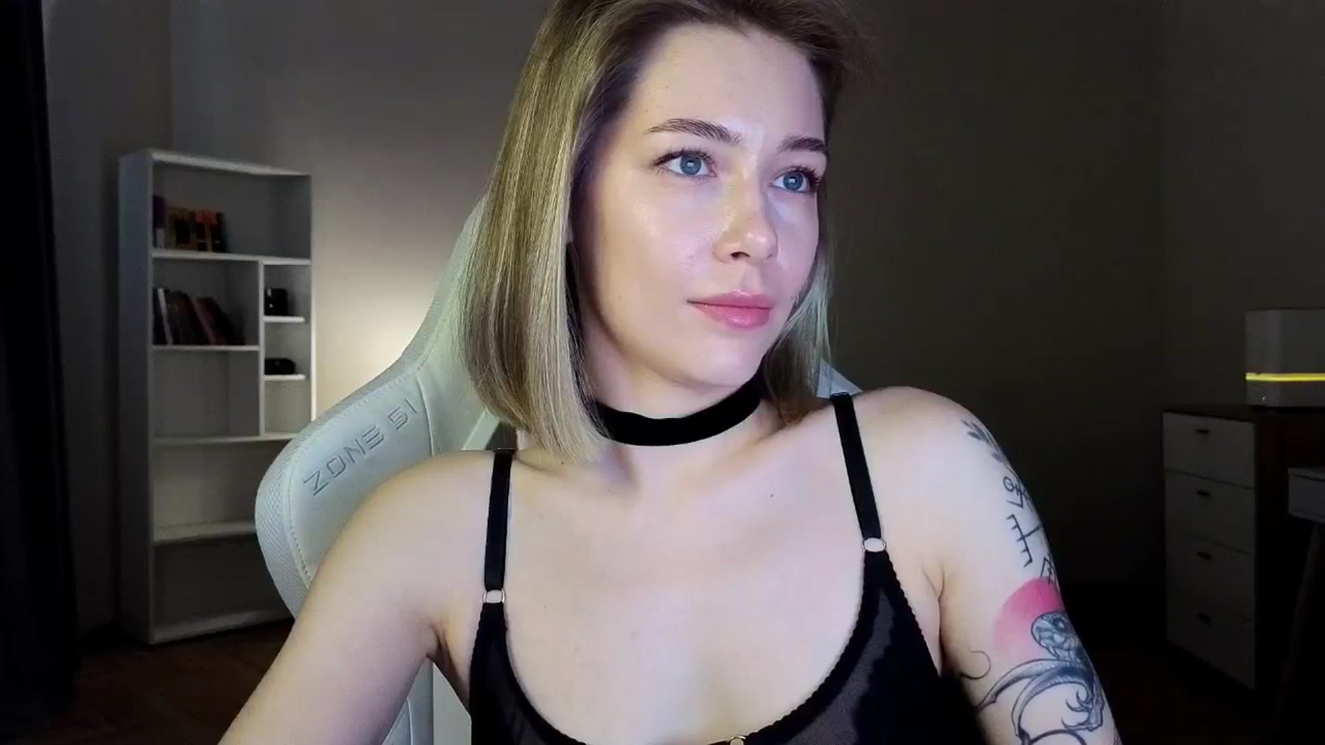 Gallery image thumbnail from KeepSpark's myfreecams stream on, 04/21/2025, 05:16 image 18 of 20