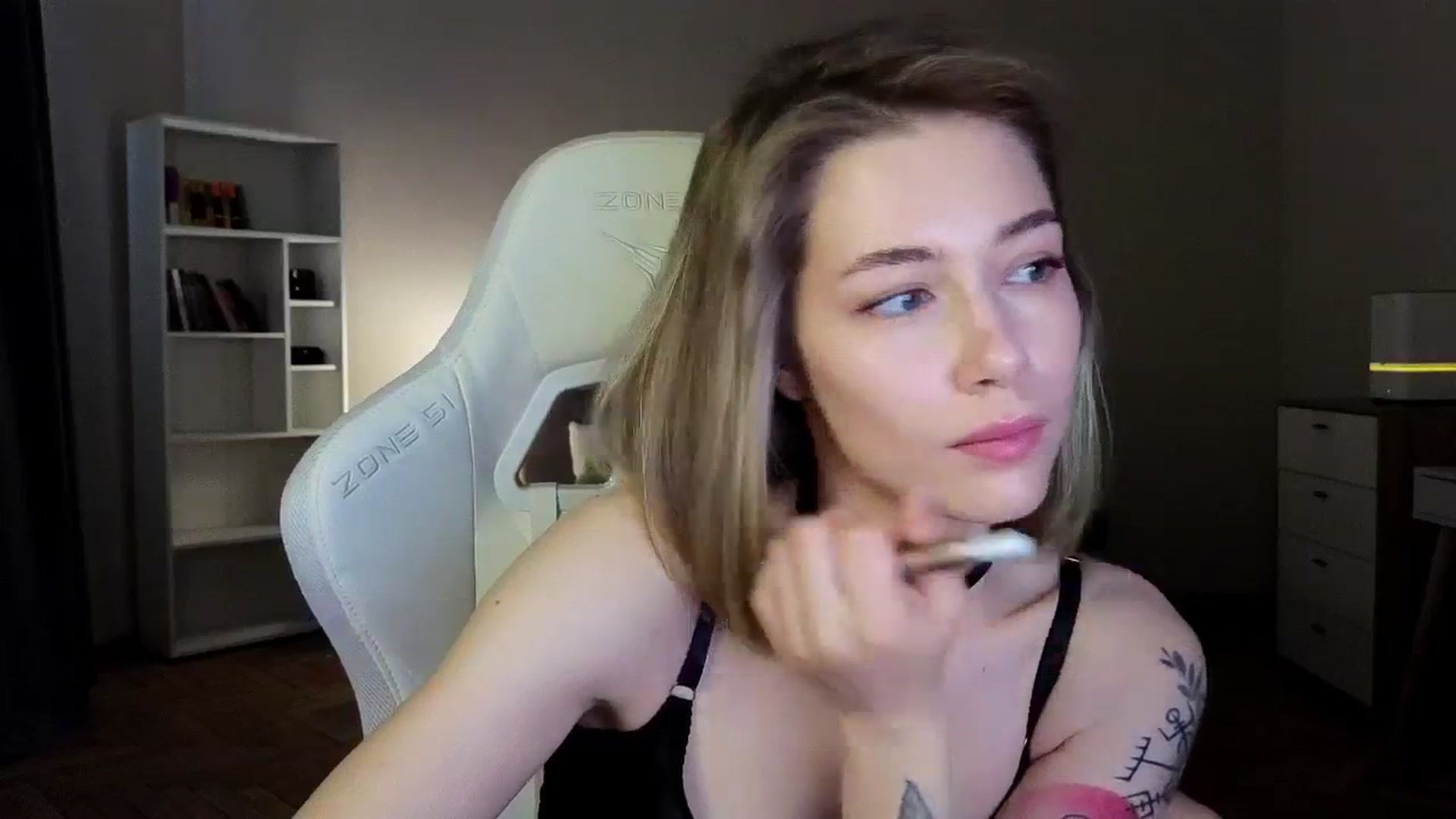 Gallery image thumbnail from KeepSpark's myfreecams stream on, 04/21/2025, 05:16 image 16 of 20