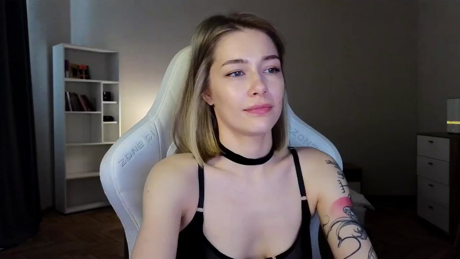 Gallery image thumbnail from KeepSpark's myfreecams stream on, 04/21/2025, 09:21 image 10 of 20