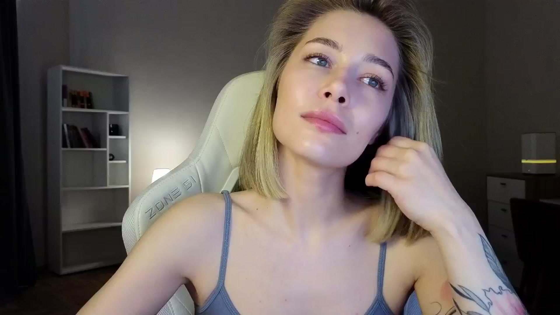 Gallery image thumbnail from KeepSpark's myfreecams stream on, 04/24/2025, 05:41 image 8 of 20