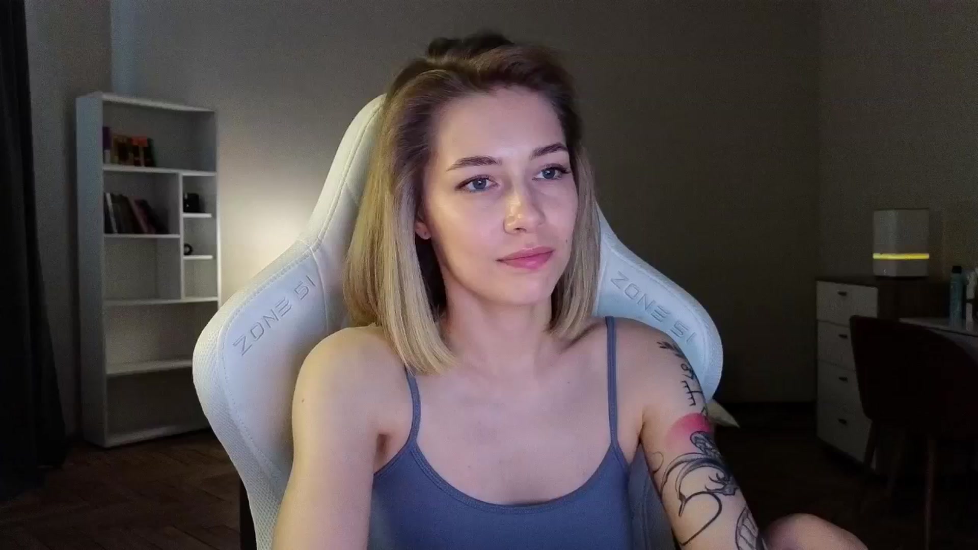 Gallery image thumbnail from KeepSpark's myfreecams stream on, 04/24/2025, 07:39 image 17 of 20