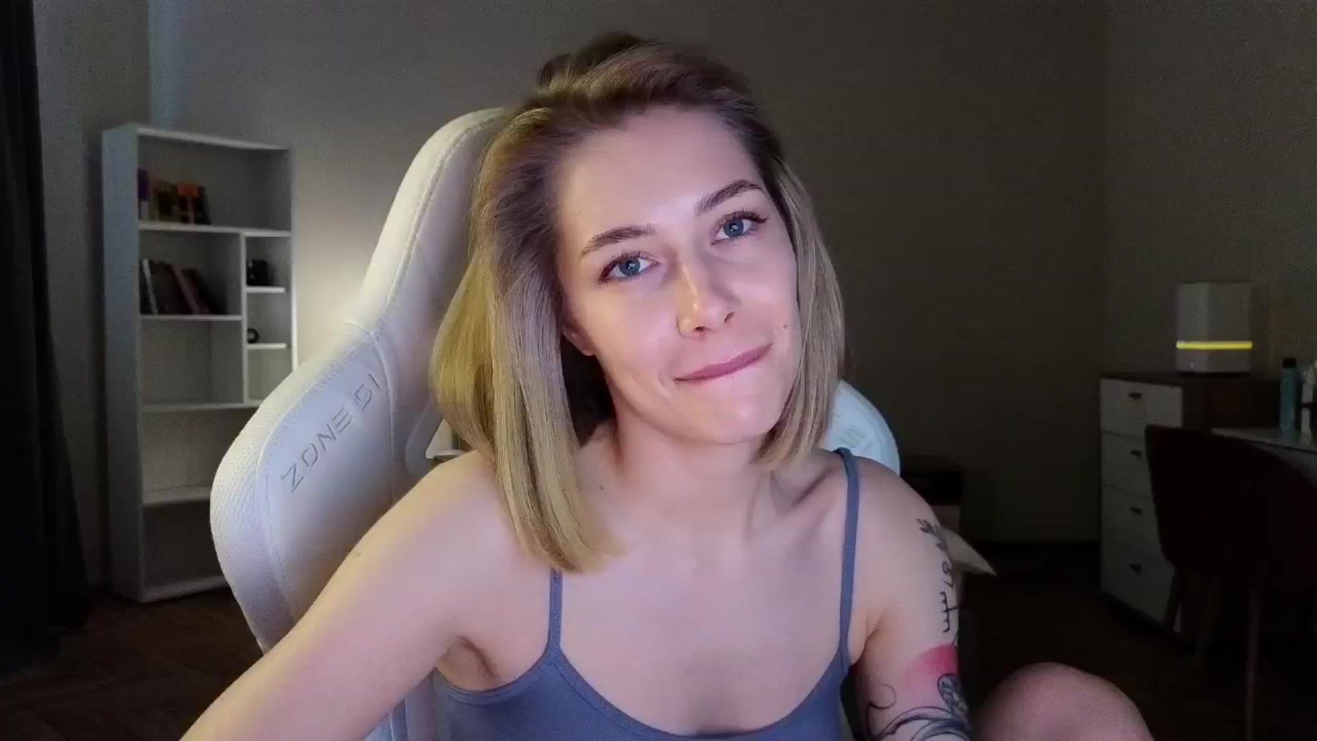 Gallery image thumbnail from KeepSpark's myfreecams stream on, 04/24/2025, 07:39 image 15 of 20
