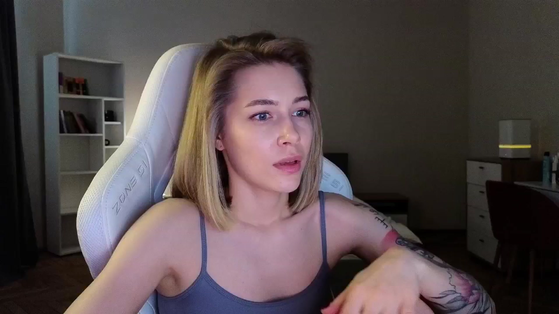 Gallery image thumbnail from KeepSpark's myfreecams stream on, 04/24/2025, 08:26 image 9 of 20