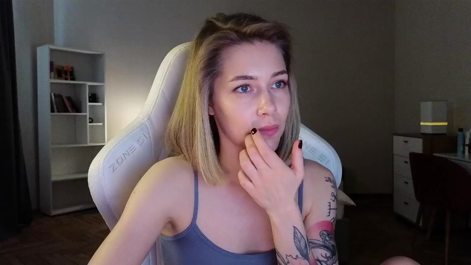 Gallery image thumbnail from KeepSpark's myfreecams stream on, 04/24/2025, 08:26 image 13 of 20