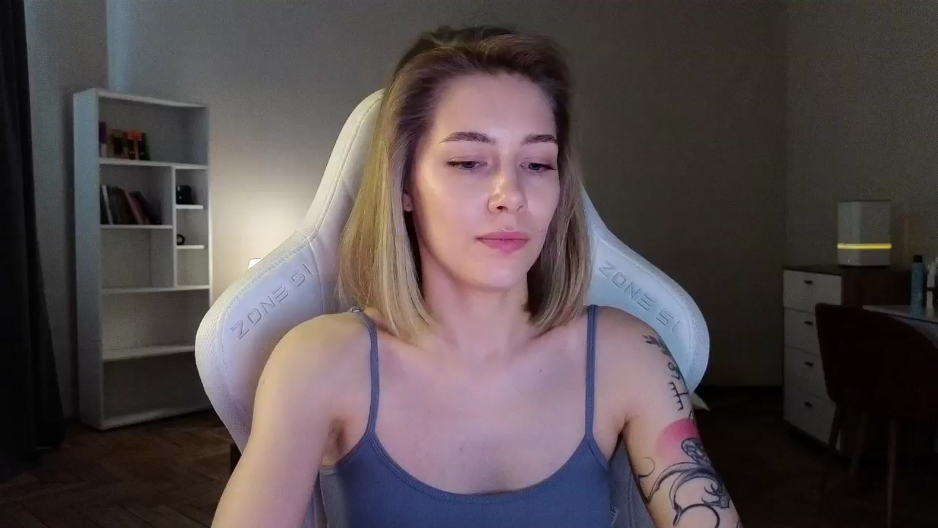 Gallery image thumbnail from KeepSpark's myfreecams stream on, 04/24/2025, 08:26 image 16 of 20