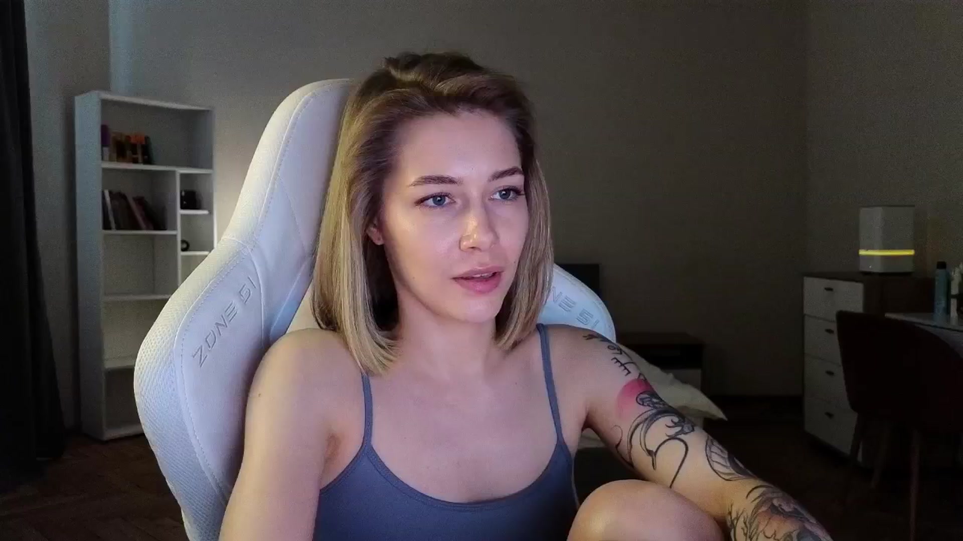 Gallery image thumbnail from KeepSpark's myfreecams stream on, 04/24/2025, 08:26 image 8 of 20
