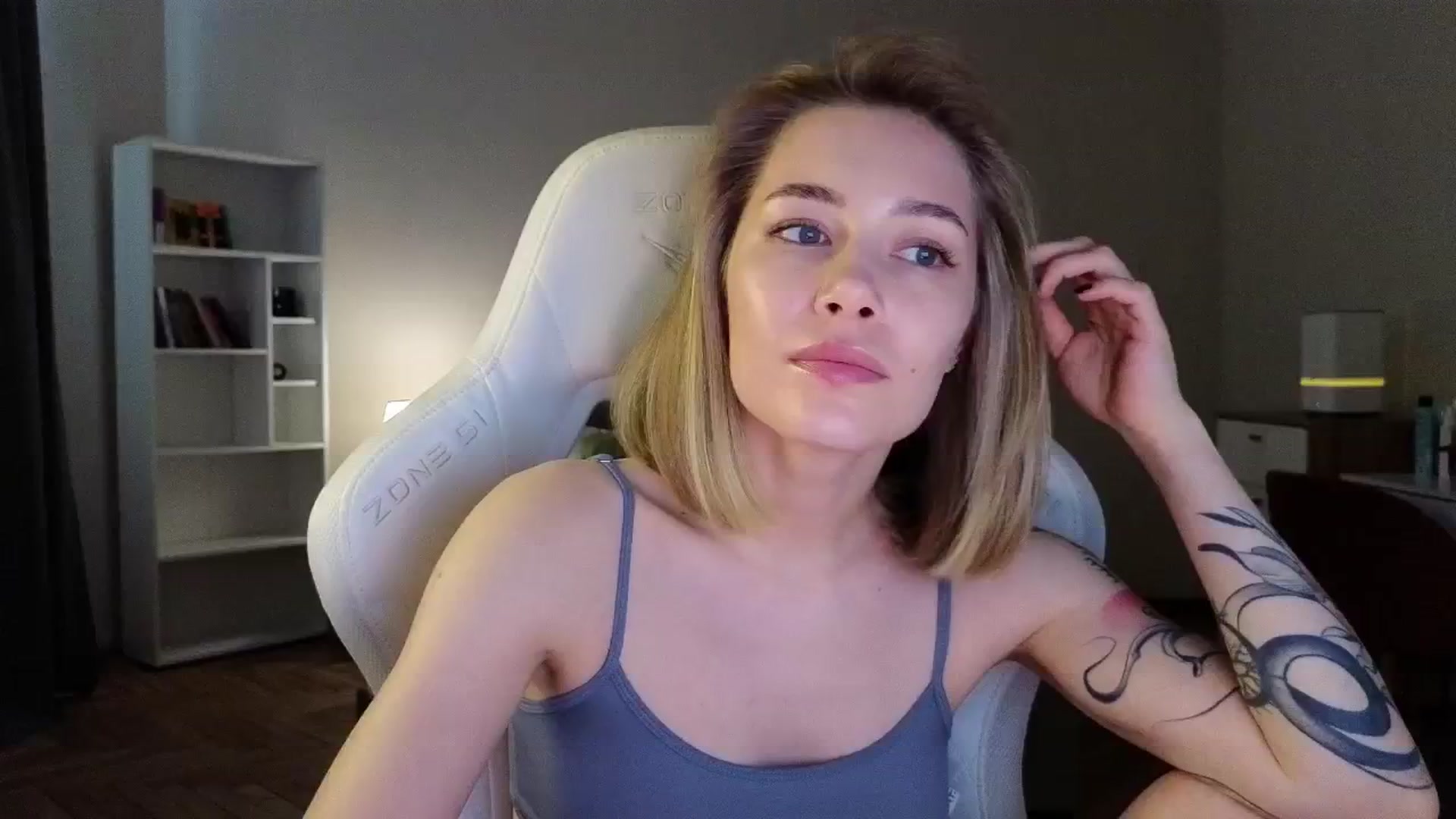 Gallery image thumbnail from KeepSpark's myfreecams stream on, 04/24/2025, 08:26 image 10 of 20