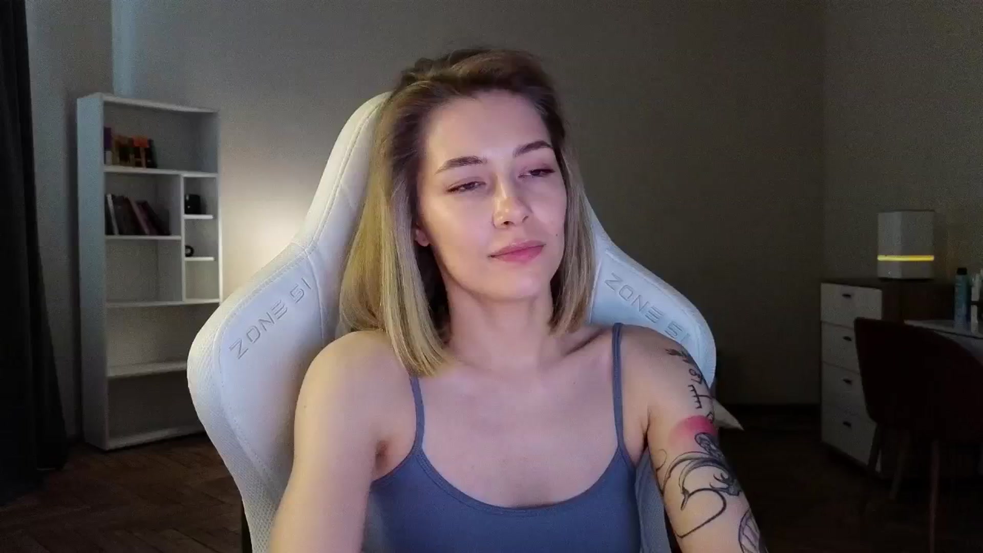 Gallery image thumbnail from KeepSpark's myfreecams stream on, 04/24/2025, 08:26 image 14 of 20