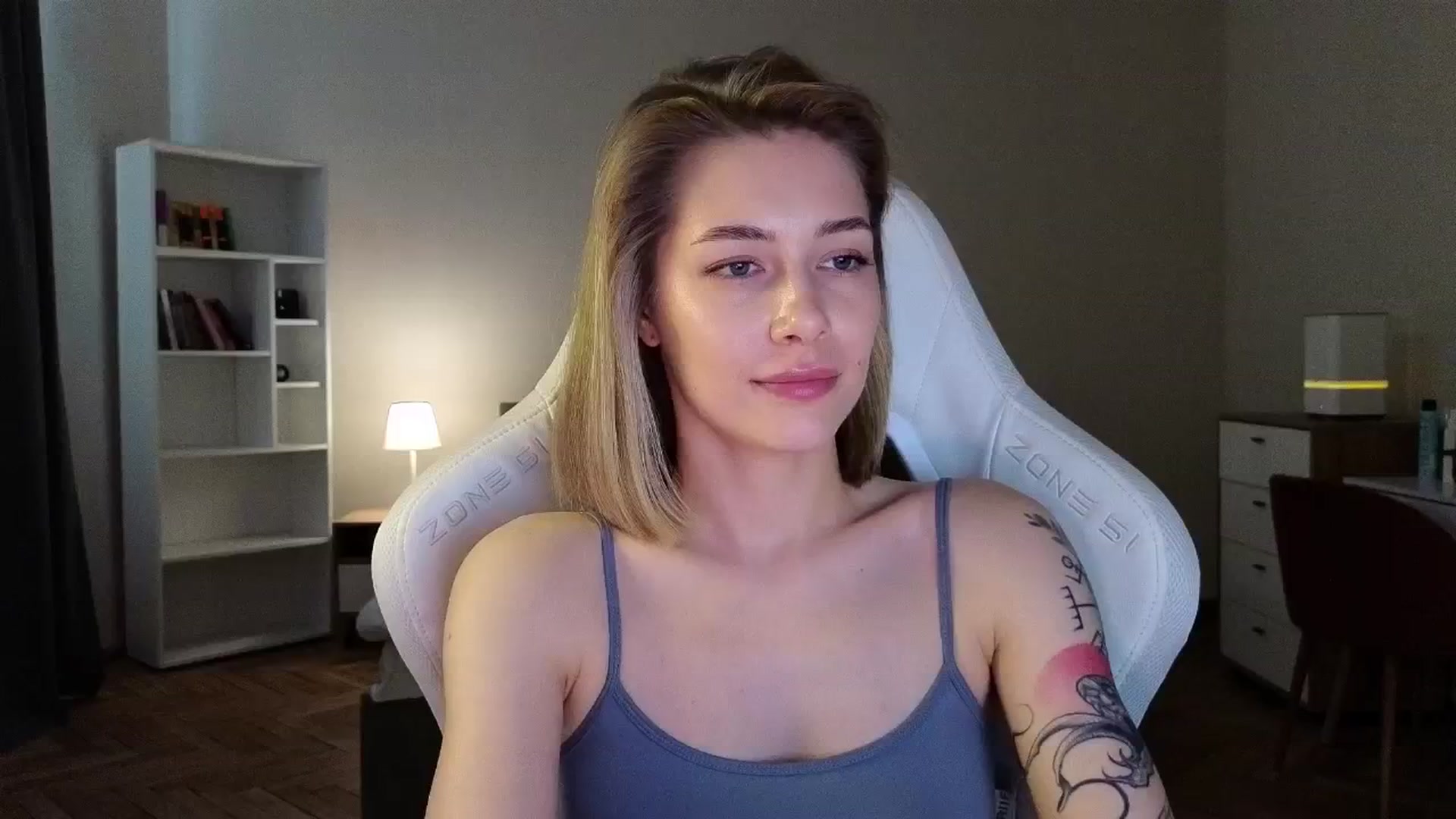 Gallery image thumbnail from KeepSpark's myfreecams stream on, 04/24/2025, 09:14 image 16 of 20