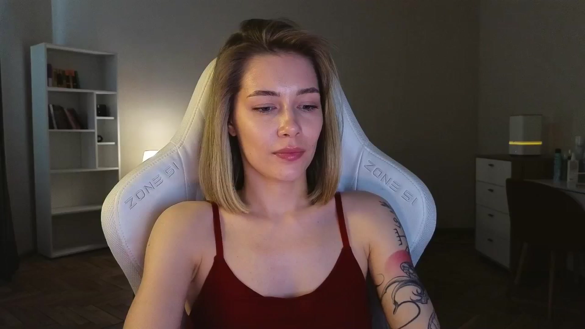 Gallery image thumbnail from KeepSpark's myfreecams stream on, 04/25/2025, 08:38 image 17 of 20