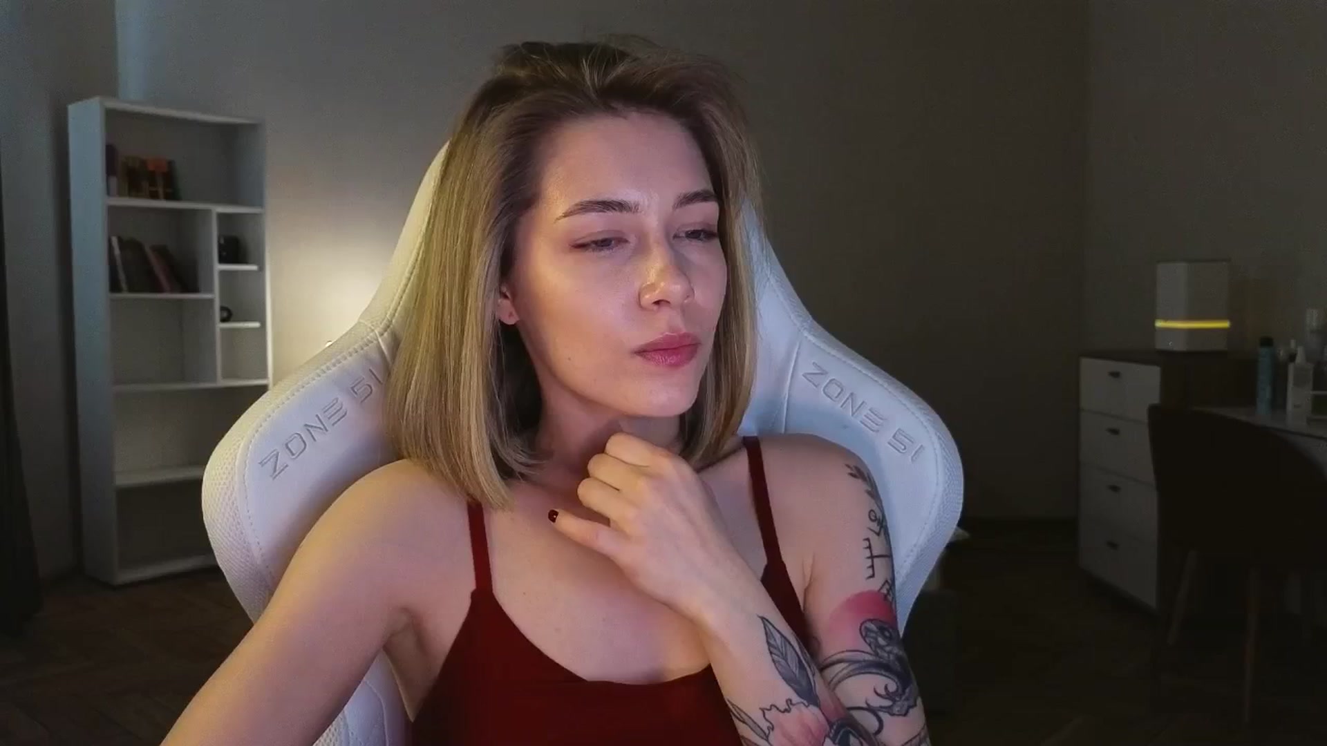 Gallery image thumbnail from KeepSpark's myfreecams stream on, 04/25/2025, 08:38 image 18 of 20