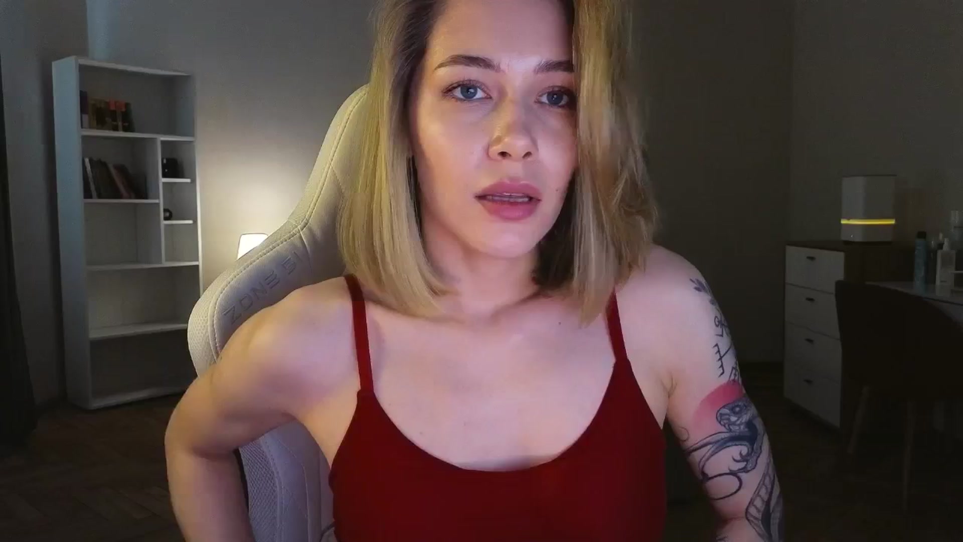 Gallery image thumbnail from KeepSpark's myfreecams stream on, 04/25/2025, 08:38 image 10 of 20