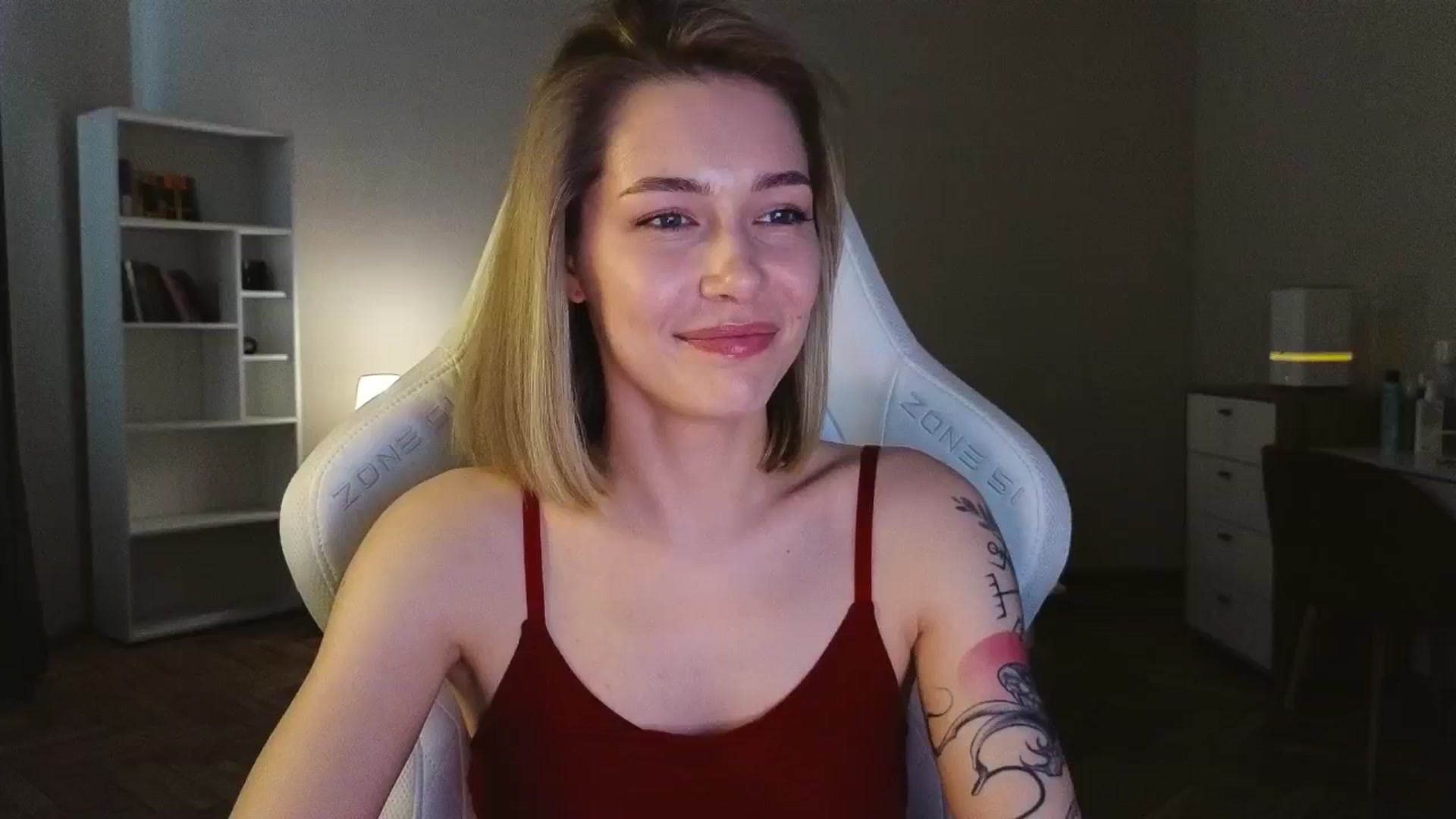 Gallery image thumbnail from KeepSpark's myfreecams stream on, 04/25/2025, 09:32 image 18 of 20