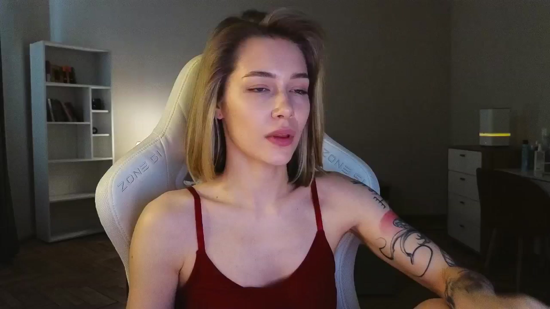 Gallery image thumbnail from KeepSpark's myfreecams stream on, 04/25/2025, 09:32 image 2 of 20