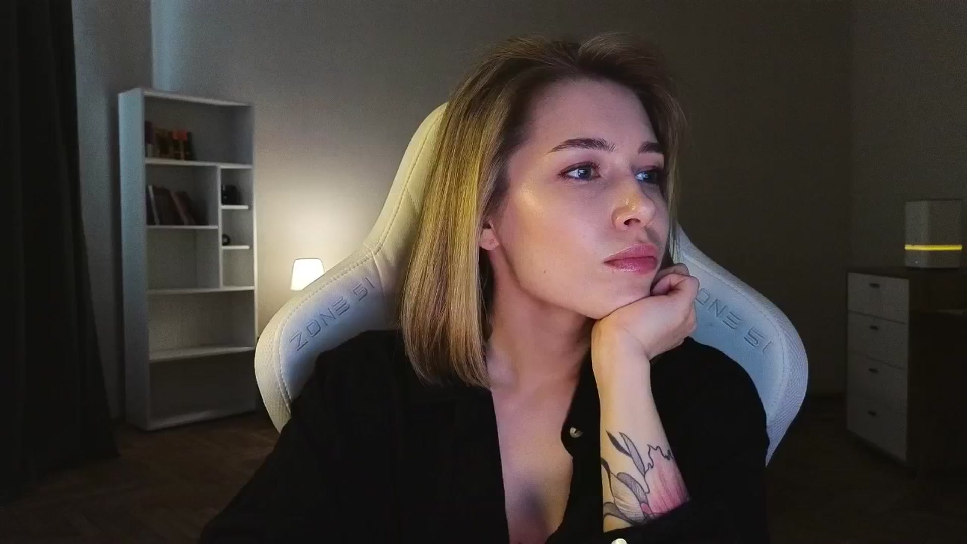 Gallery image thumbnail from KeepSpark's myfreecams stream on, 04/26/2025, 09:01 image 5 of 20