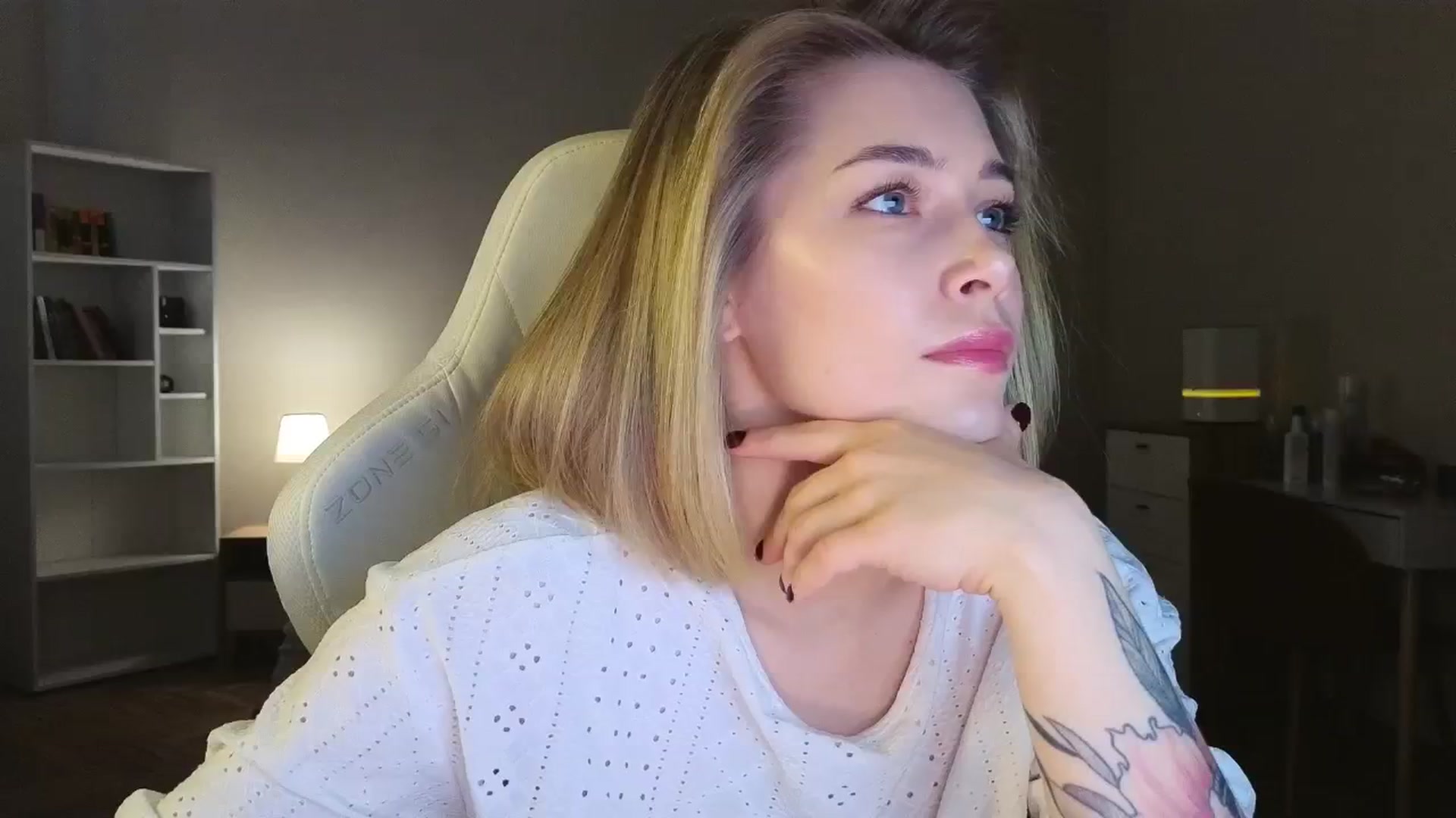 Gallery image thumbnail from KeepSpark's myfreecams stream on, 04/28/2025, 04:30 image 1 of 20