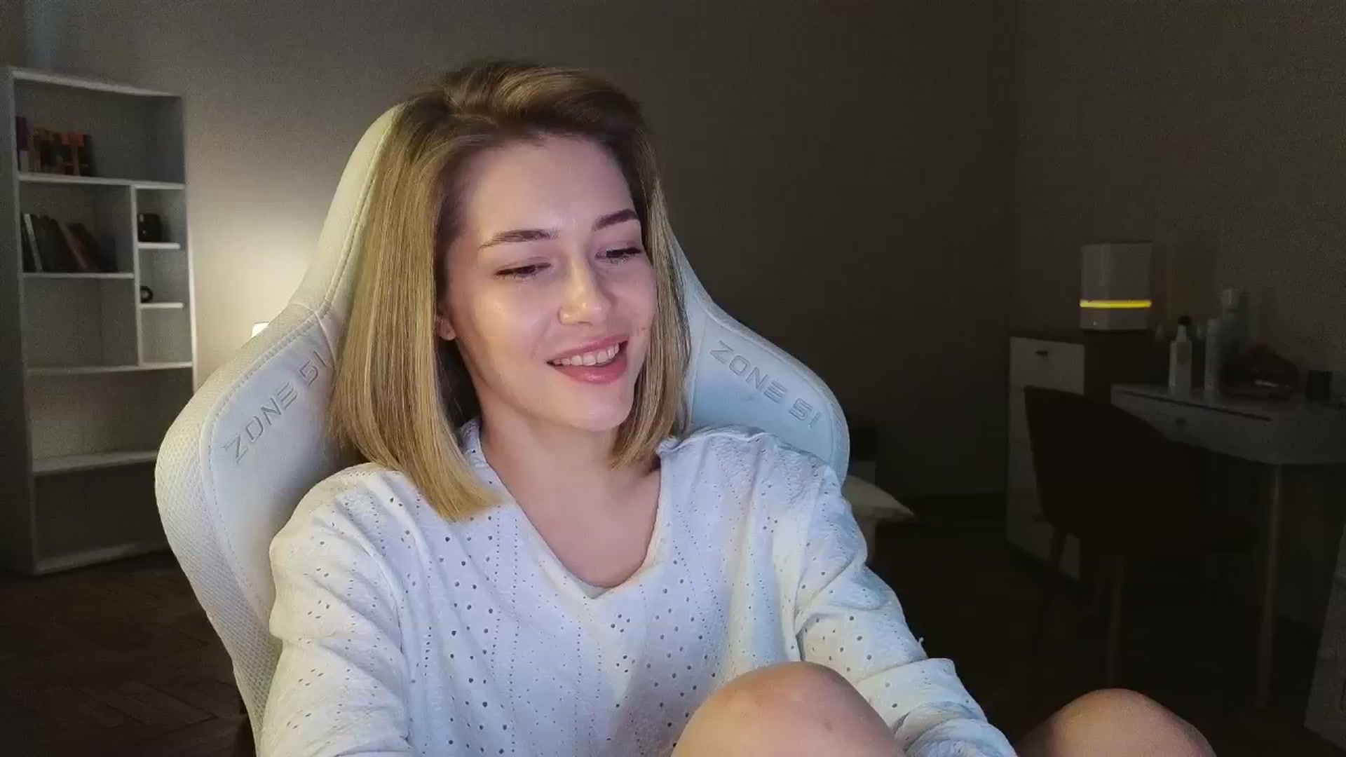 Gallery image thumbnail from KeepSpark's myfreecams stream on, 04/28/2025, 09:17 image 10 of 20