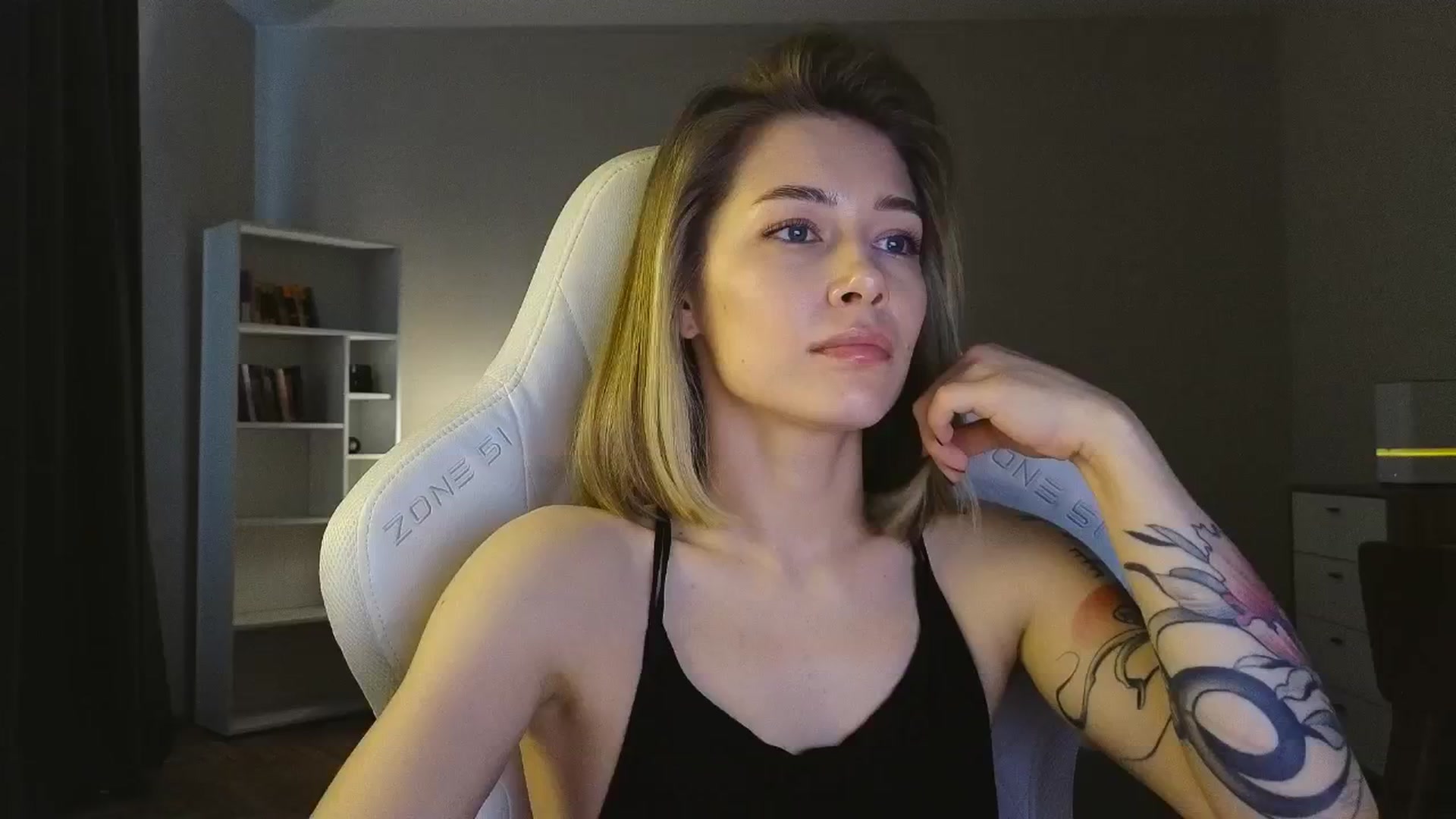 Gallery image thumbnail from KeepSpark's myfreecams stream on, 05/04/2025, 08:07 image 4 of 20