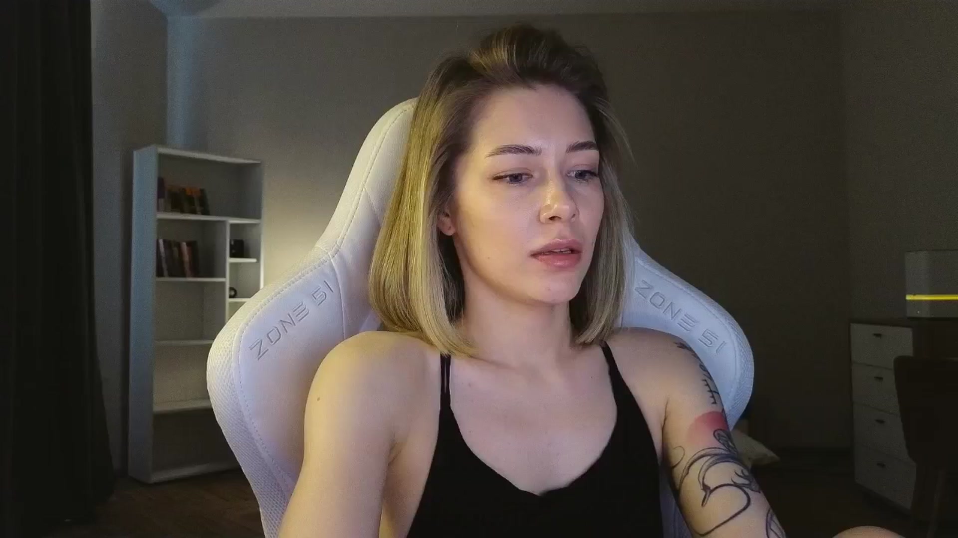 Gallery image thumbnail from KeepSpark's myfreecams stream on, 05/04/2025, 08:07 image 12 of 20