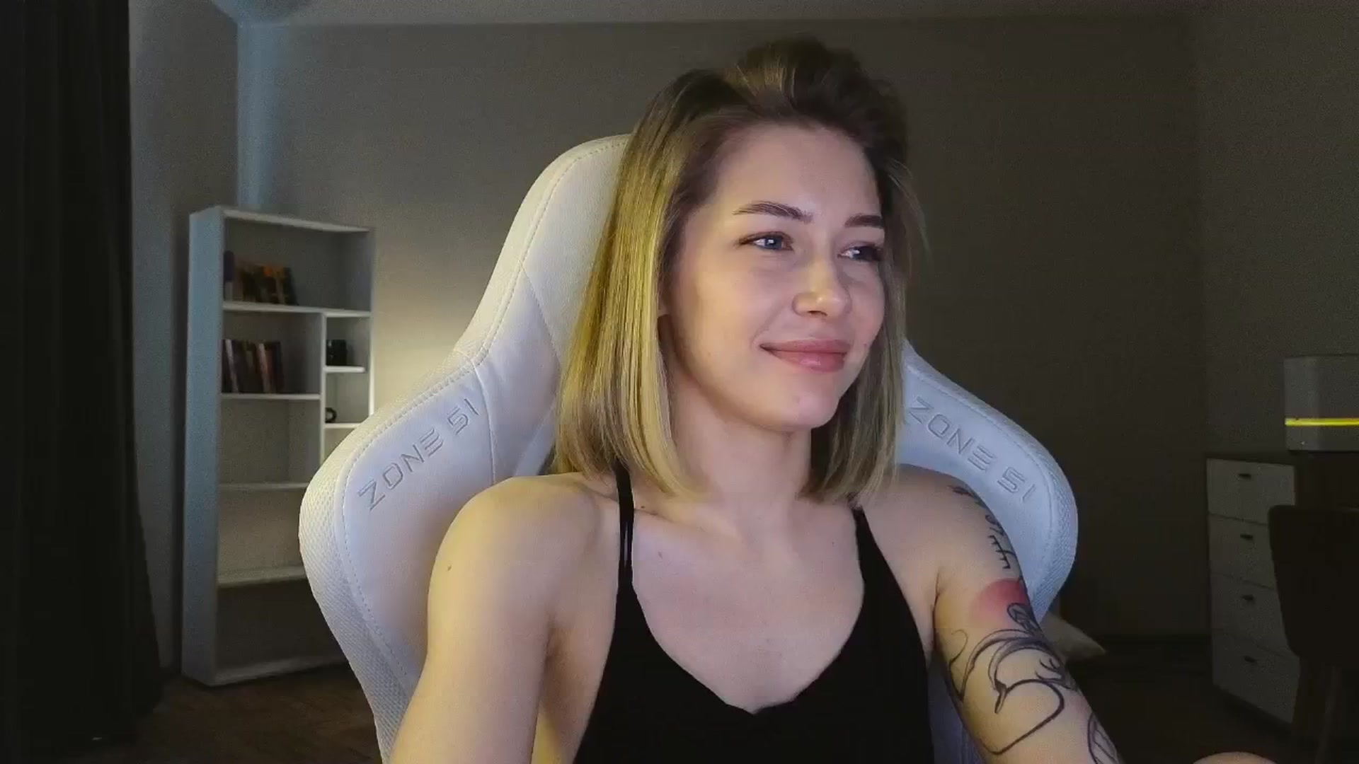 Gallery image thumbnail from KeepSpark's myfreecams stream on, 05/04/2025, 08:07 image 18 of 20