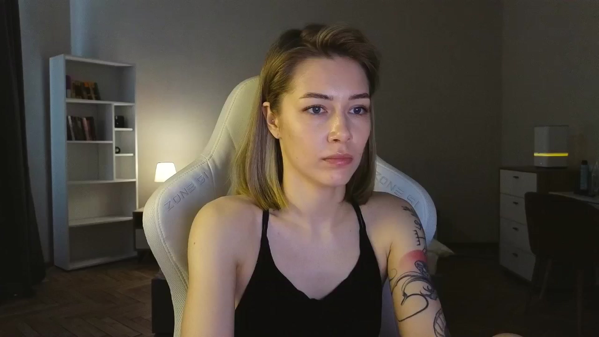 Gallery image thumbnail from KeepSpark's myfreecams stream on, 05/04/2025, 09:54 image 16 of 20