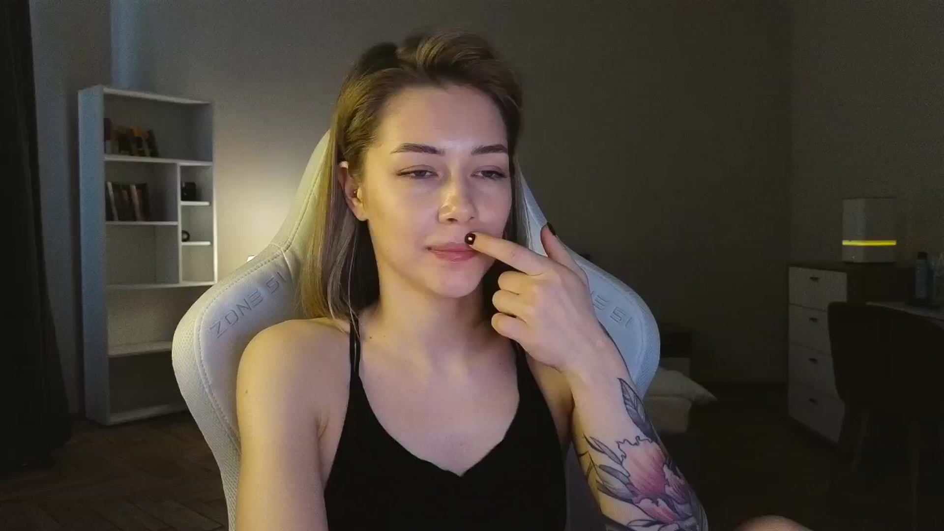 Gallery image thumbnail from KeepSpark's myfreecams stream on, 05/04/2025, 09:54 image 4 of 20