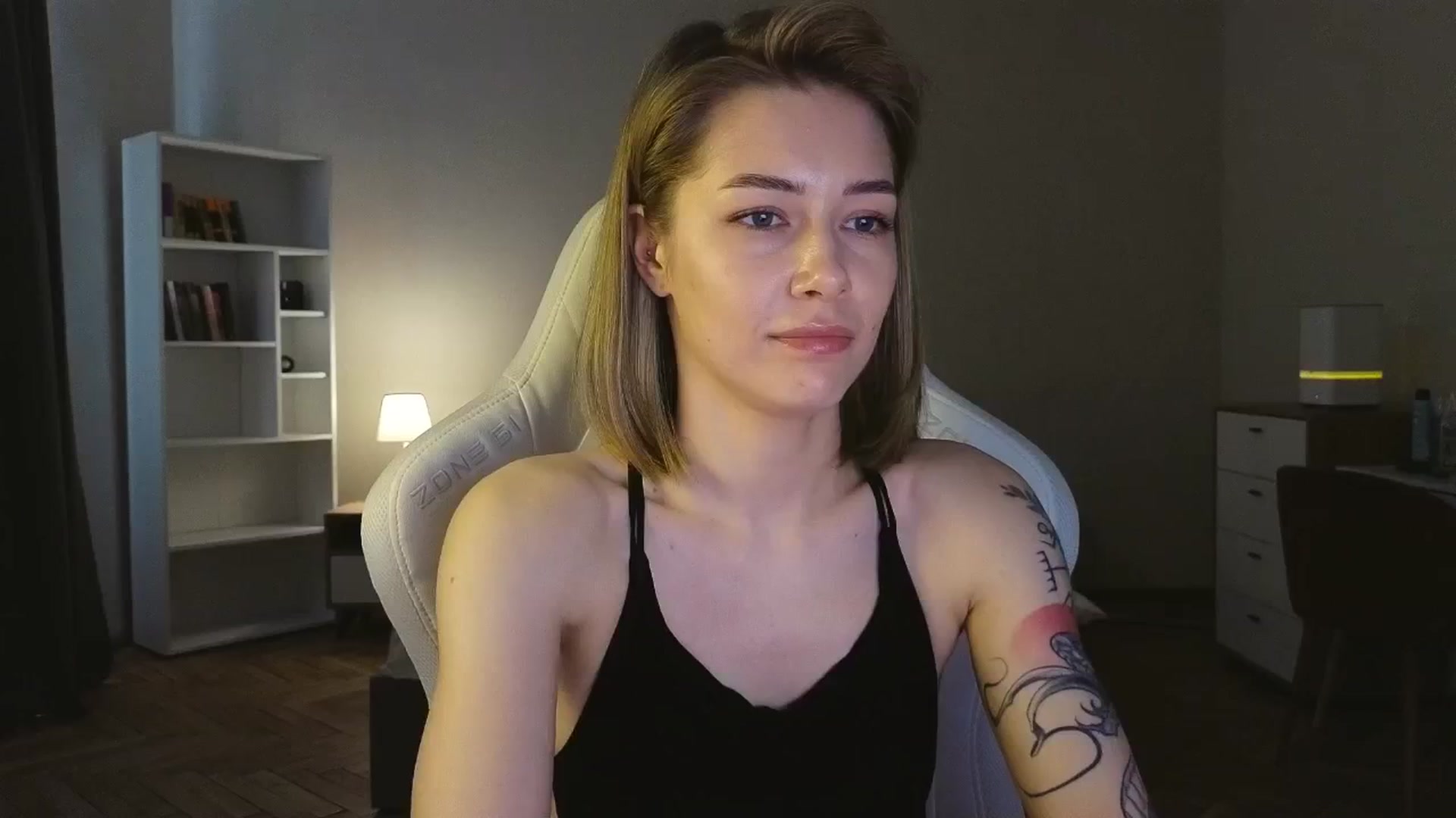 Gallery image thumbnail from KeepSpark's myfreecams stream on, 05/04/2025, 09:54 image 13 of 20