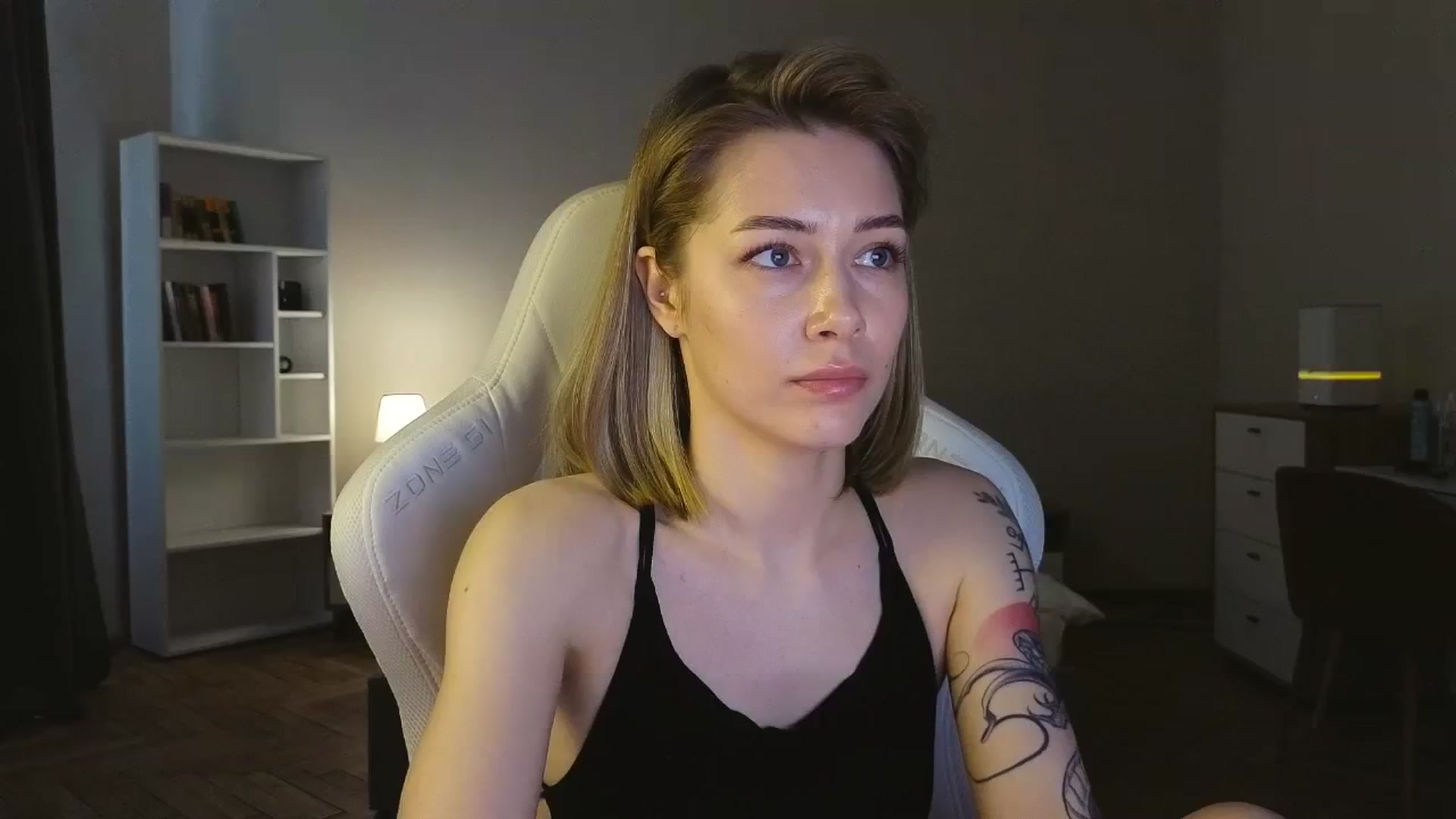 Gallery image thumbnail from KeepSpark's myfreecams stream on, 05/04/2025, 09:54 image 19 of 20
