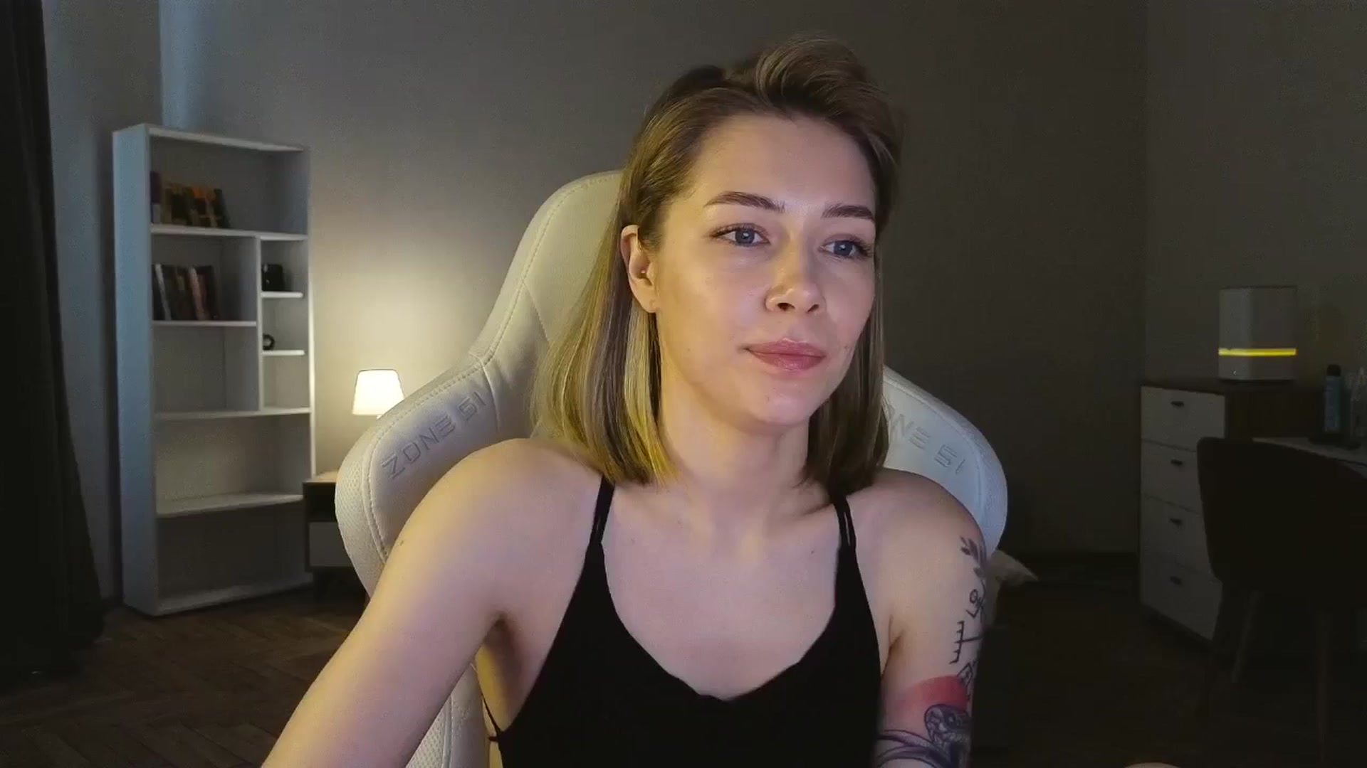Gallery image thumbnail from KeepSpark's myfreecams stream on, 05/04/2025, 09:54 image 15 of 20