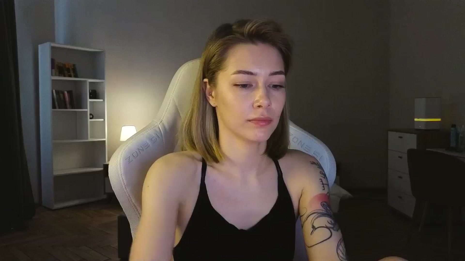 Gallery image thumbnail from KeepSpark's myfreecams stream on, 05/04/2025, 09:54 image 17 of 20