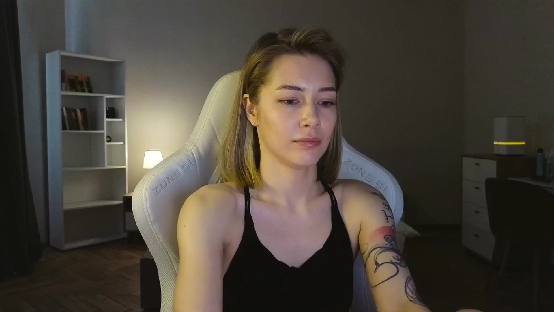 Gallery image thumbnail from KeepSpark's myfreecams stream on, 05/04/2025, 09:54 image 18 of 20
