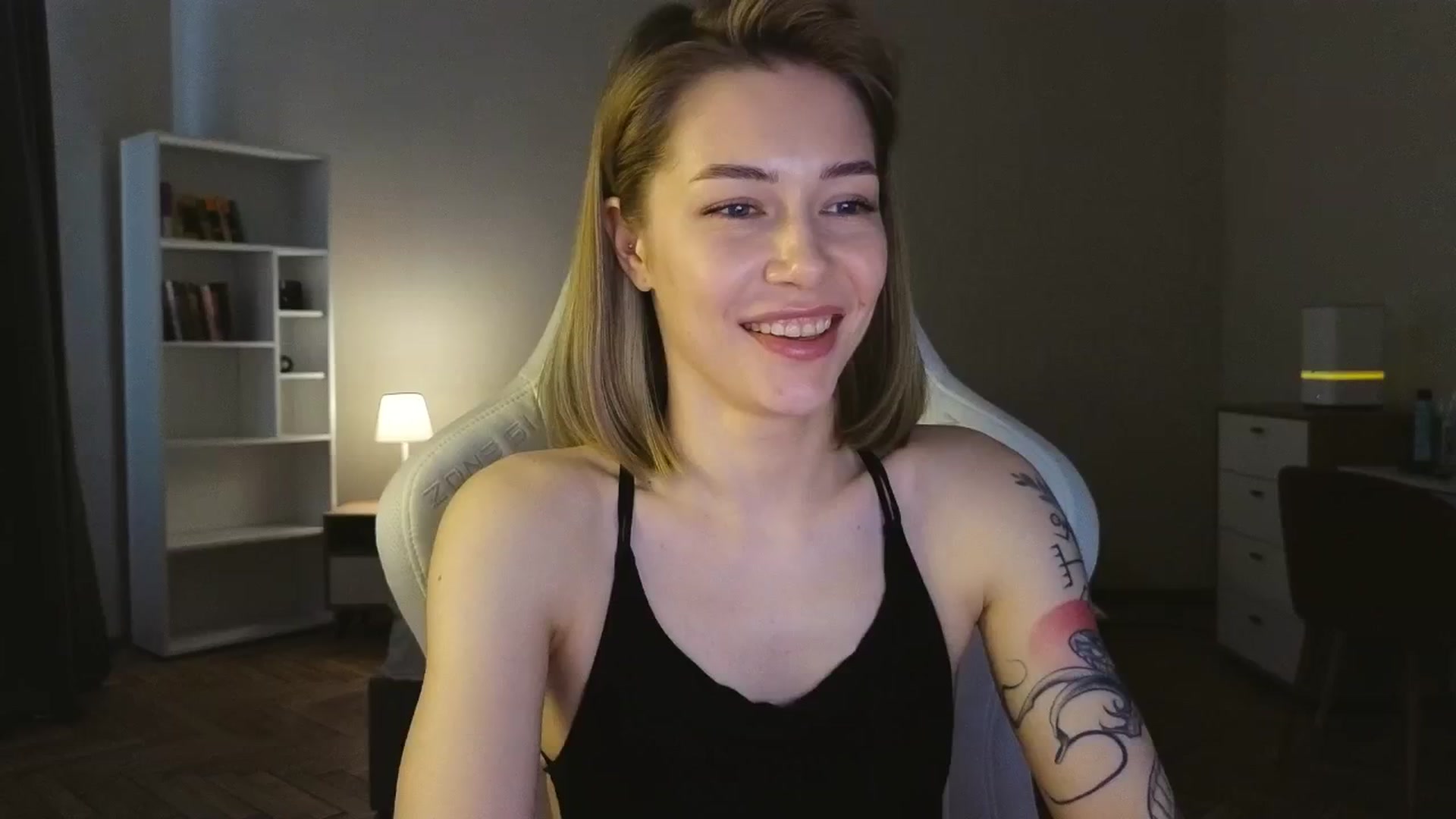 Gallery image thumbnail from KeepSpark's myfreecams stream on, 05/04/2025, 09:54 image 9 of 20